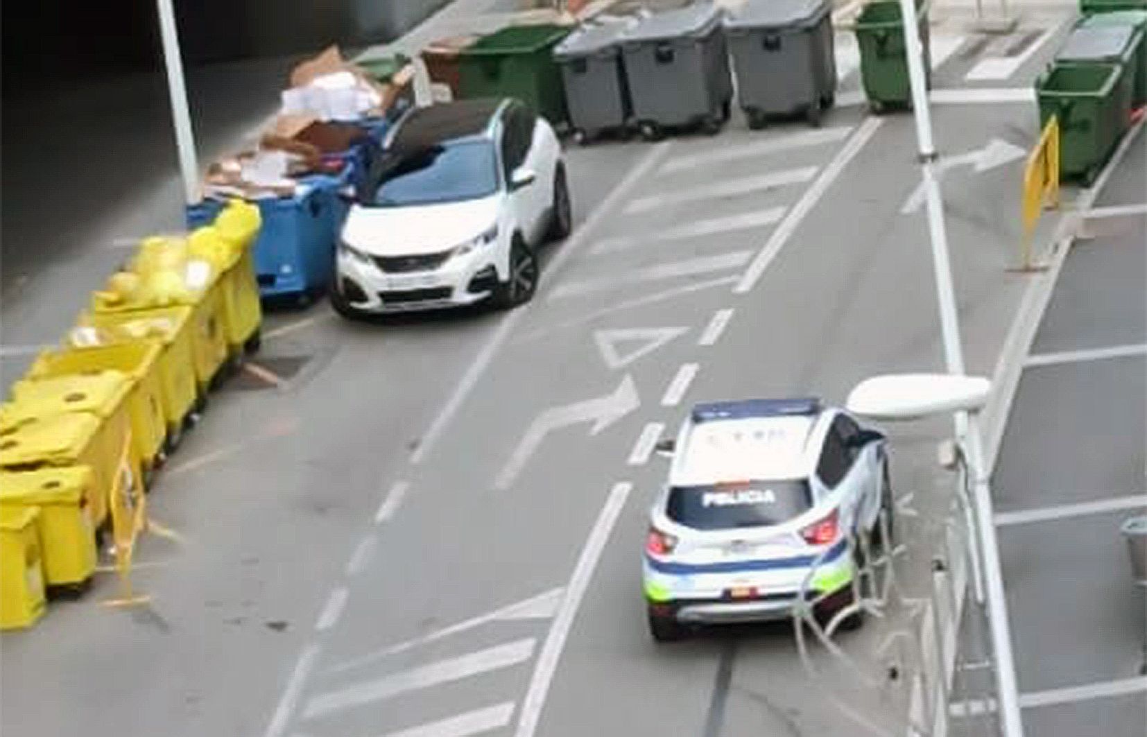 Un cotxe de policia aquesta tarda en les immediacions de la pensió on s'ha hagut d'intervenir.