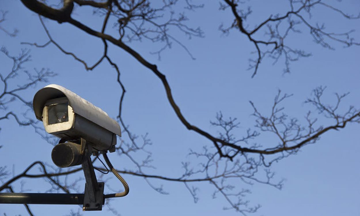 Una càmera de seguretat al carrer.