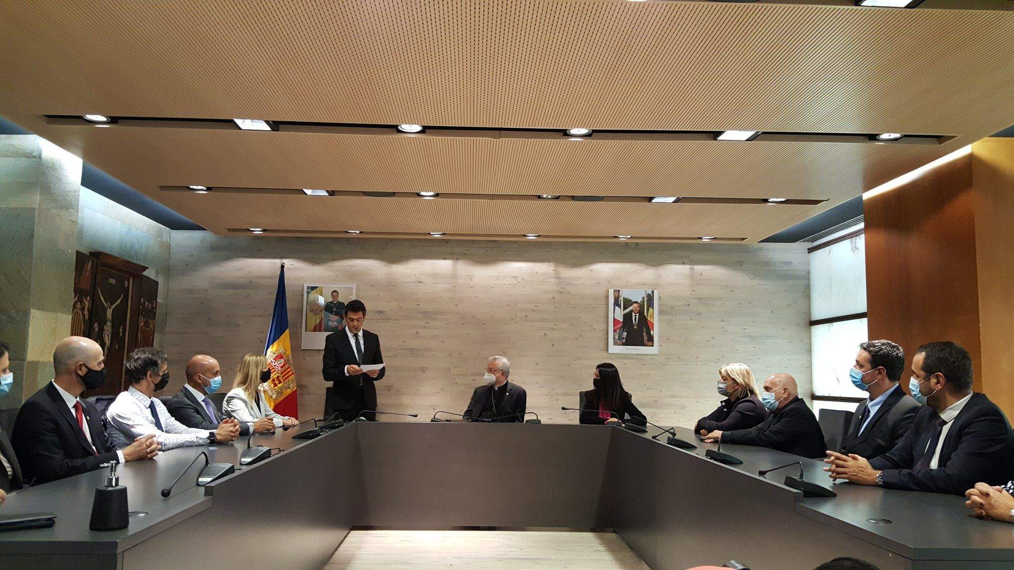 El Copríncep Episcopal, Joan Enric Vives, a la sala del consell del comú d'Ordino