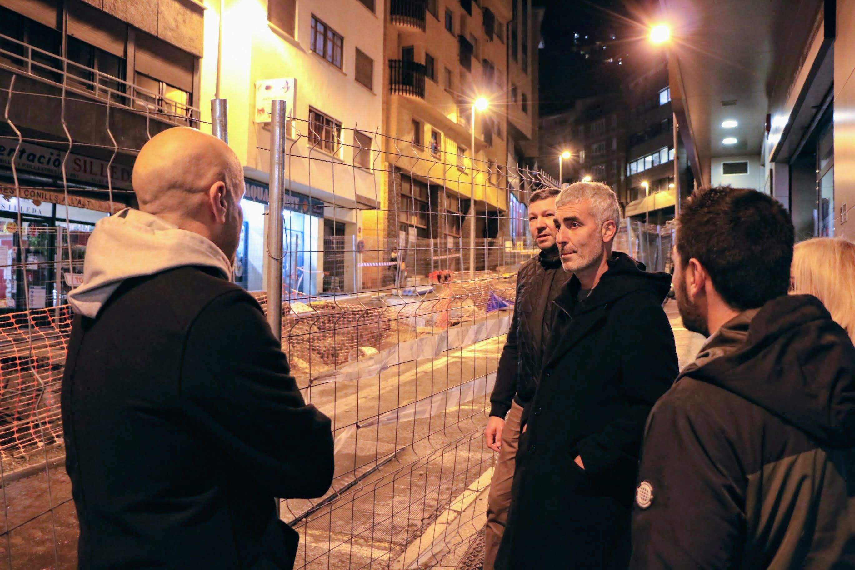 Els dirigents liberals escaldencs visitant les obres de Fiter i Rossell.