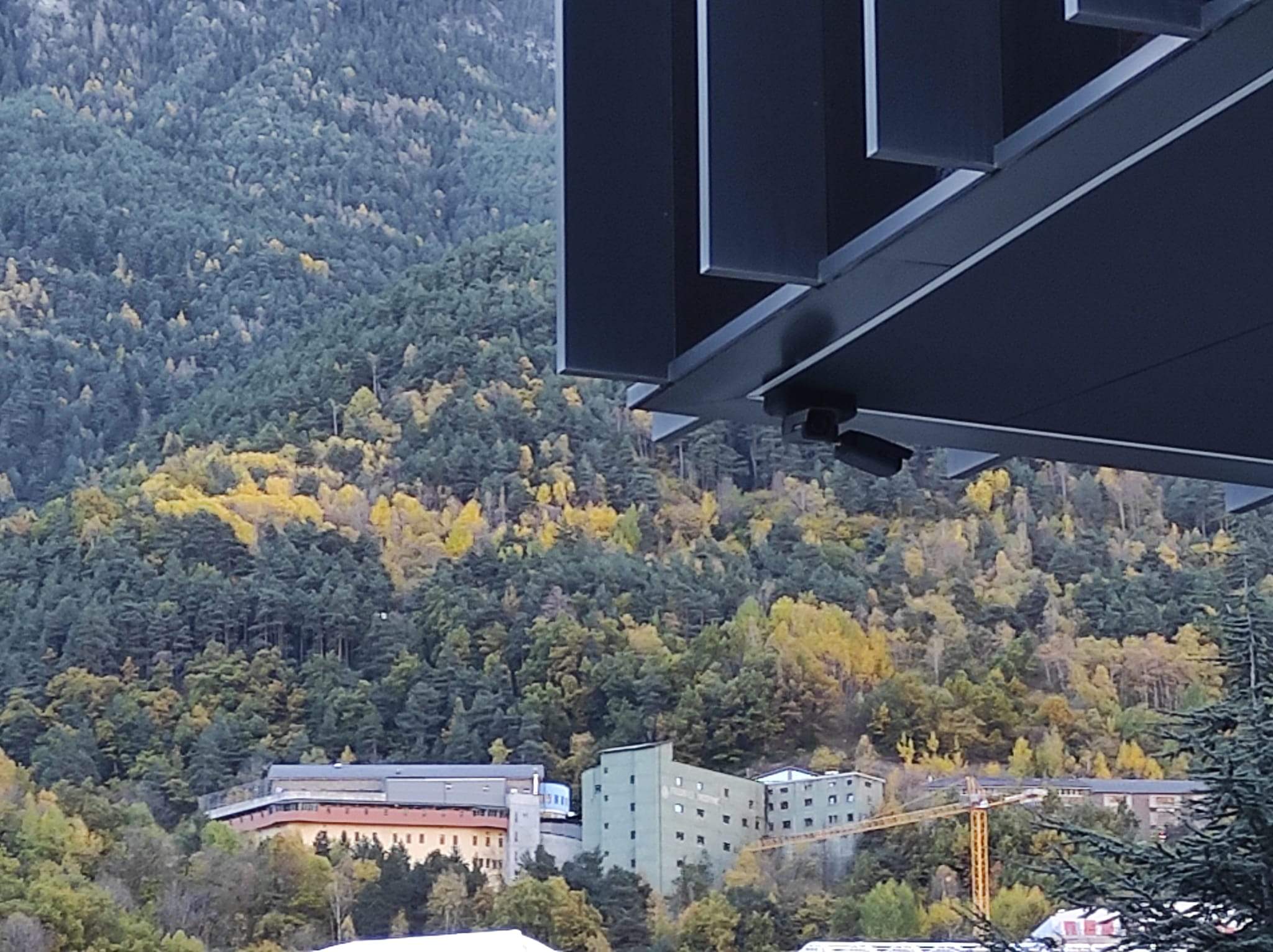 Una vista del centre penitenciari des de la Seu de la Justícia.