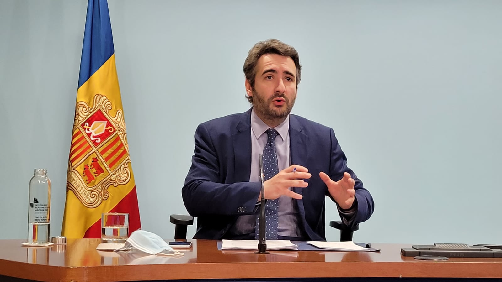 Jover, durant la roda de premsa. Jover, durant la roda de premsa.