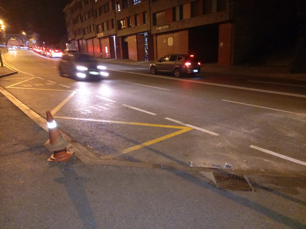 Uns cons marquen on hi havia el fanal que ha caigut.