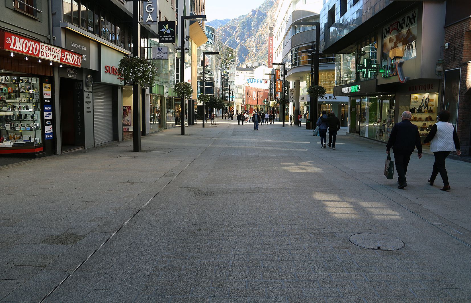 L'avinguda Meritxell, gairebé buida de turistes, una imatge habitual el 2020.