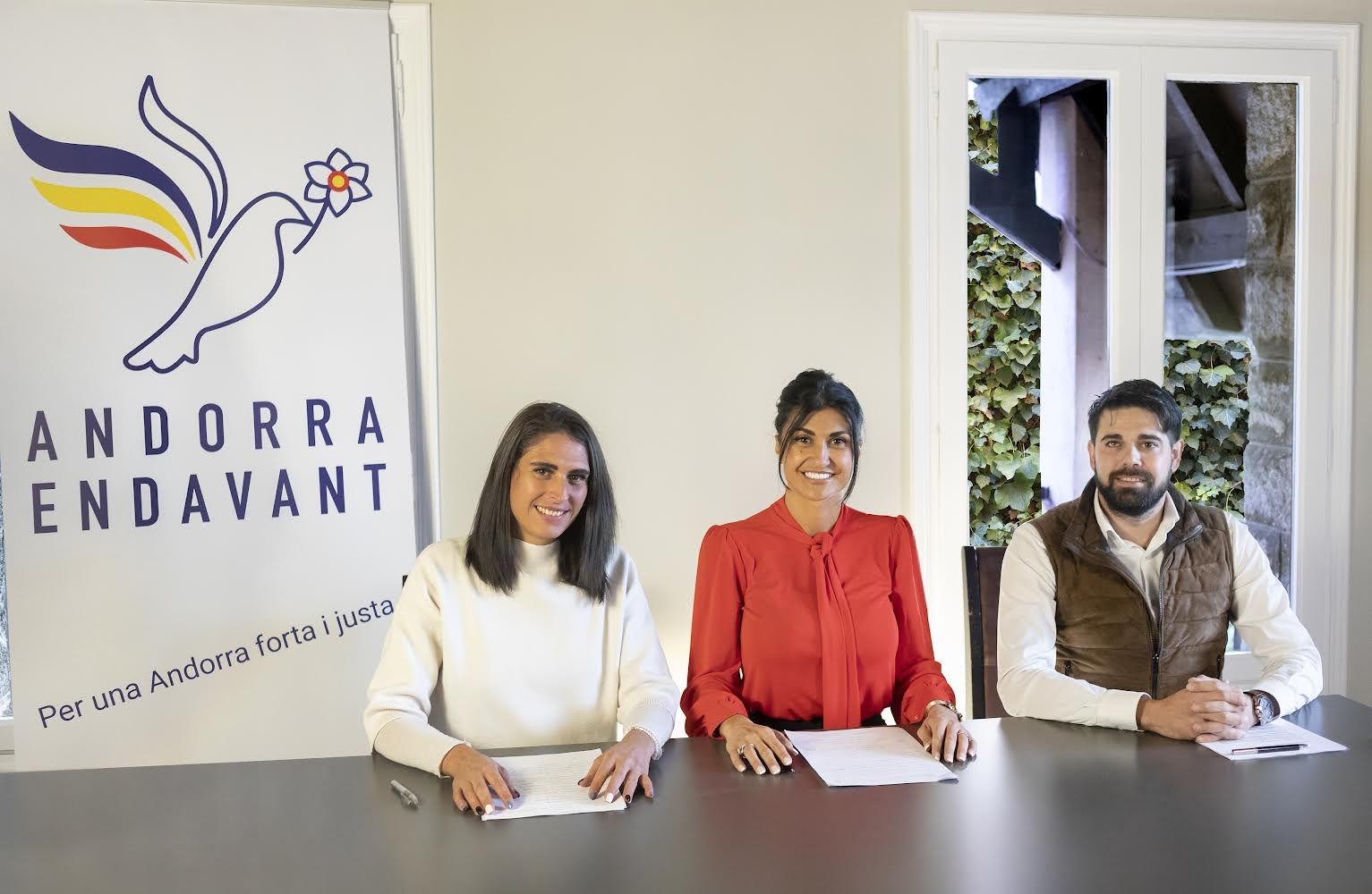 Els tres fundadors del partit: Noemí Amador, Carine Montaner i Marcos Monteagudo.