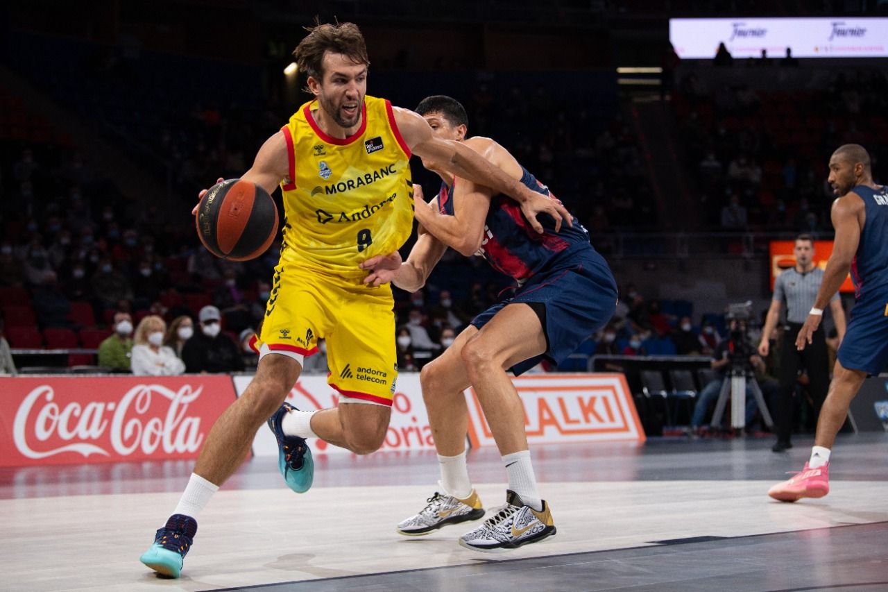 Llovet, durant una acció del partit.