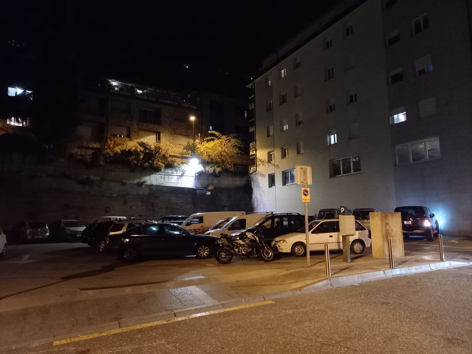 La parcel·la on es vol construir l'edifici. La parcel·la on es vol construir l'edifici.