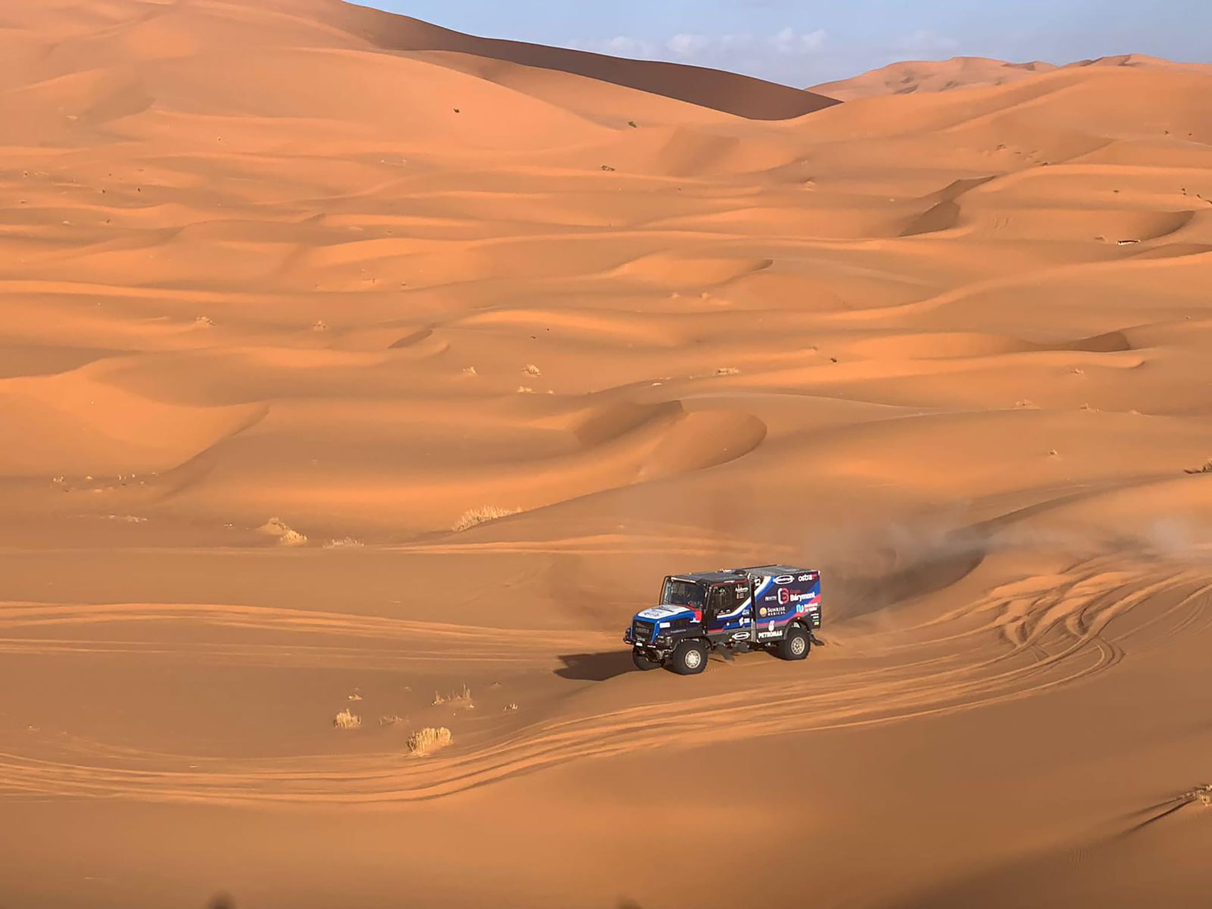 L'Iveco pilotat per Llovera durant la pesa de contacte al Marroc.