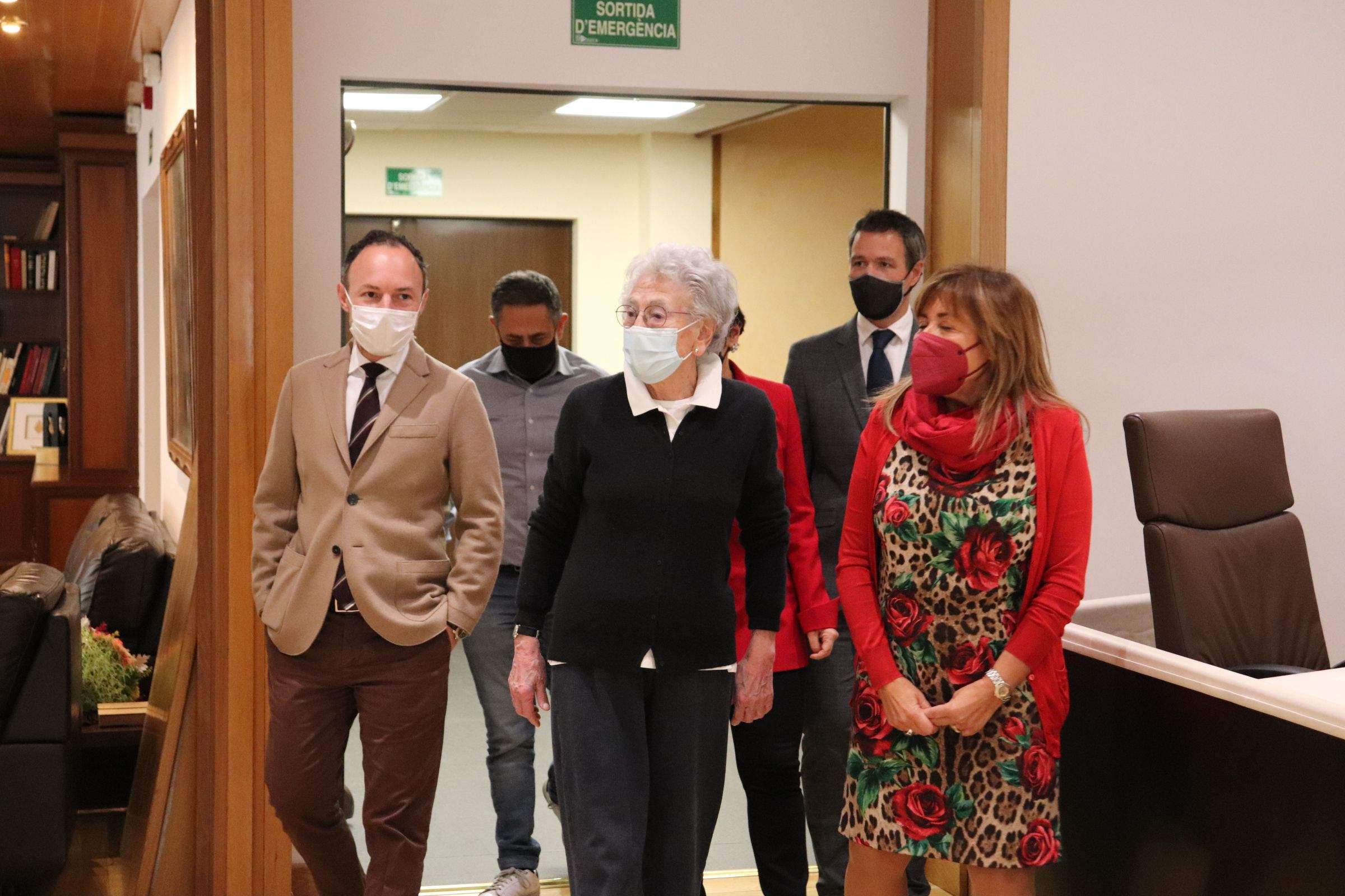 L'exconsellera general, Mercè Bonell, arribant al seu homenatge.