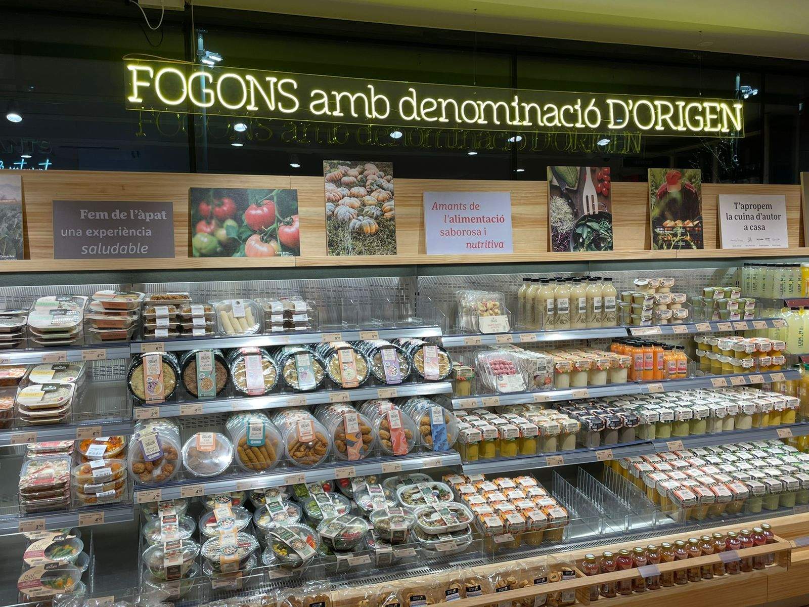 Un dels expositors de la botiga.