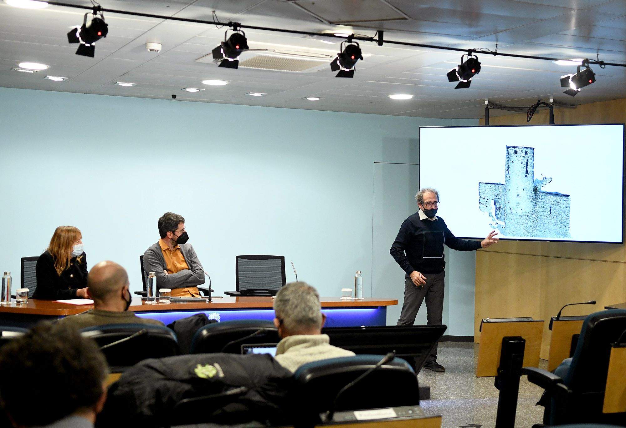 De la Parte, Ginjaume i Brull donant explicacions del projecte.