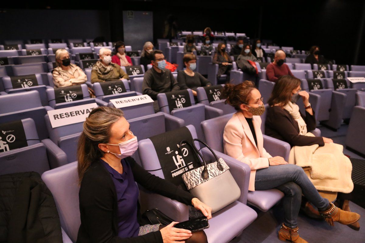 Les conselleres comunals lauredianes, Maria Àngels Aché, Sònia Carrillo i Maria Àngels Marfany en un acte cultural.