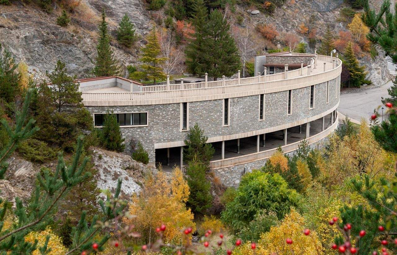 Exterior del cementiri de Mereig.