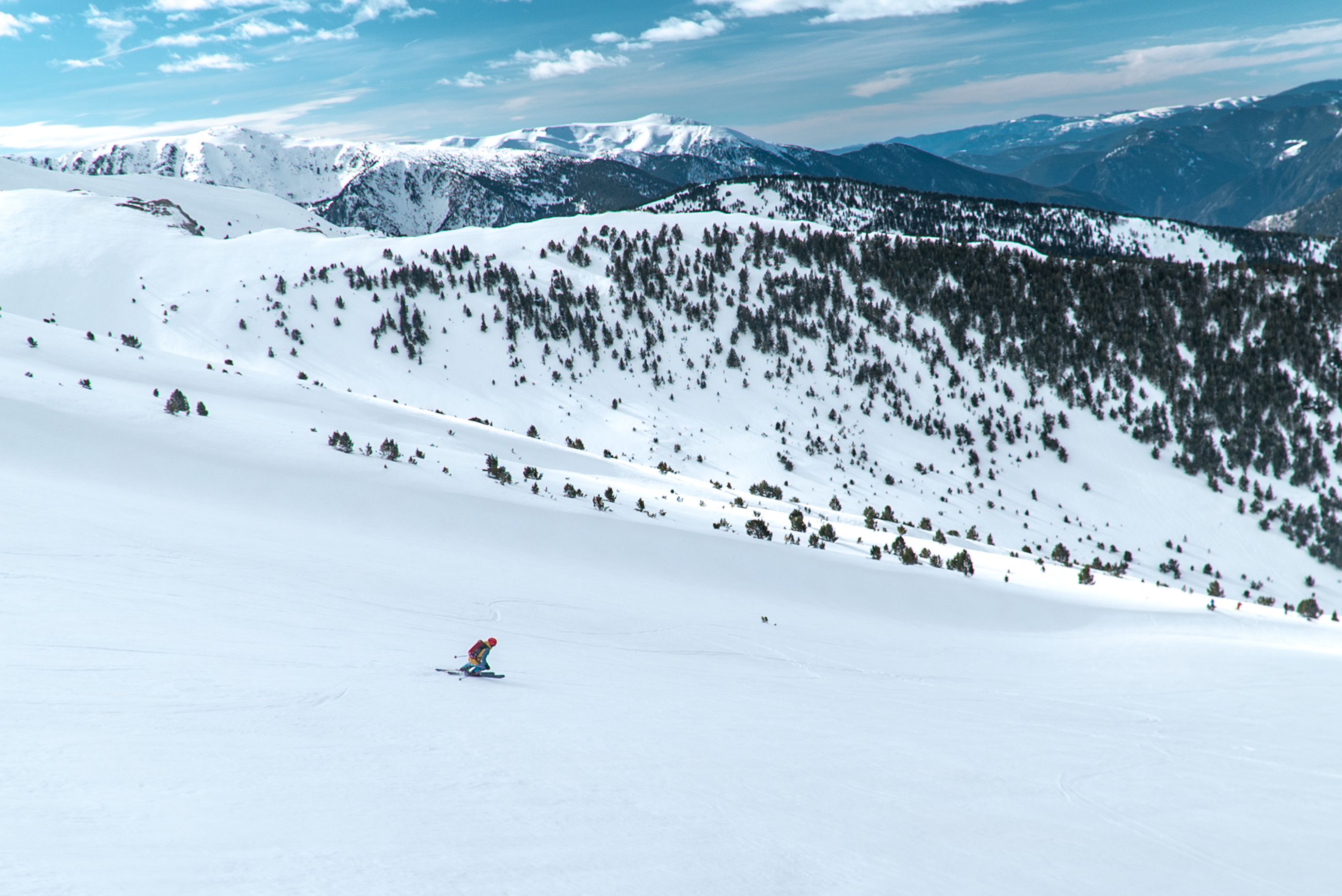 Molts dels clients dels hotels tenen l'esquí com a objectiu principal del viatge. Molts dels clients dels hotels tenen l'esquí com a objectiu principal del viatge.