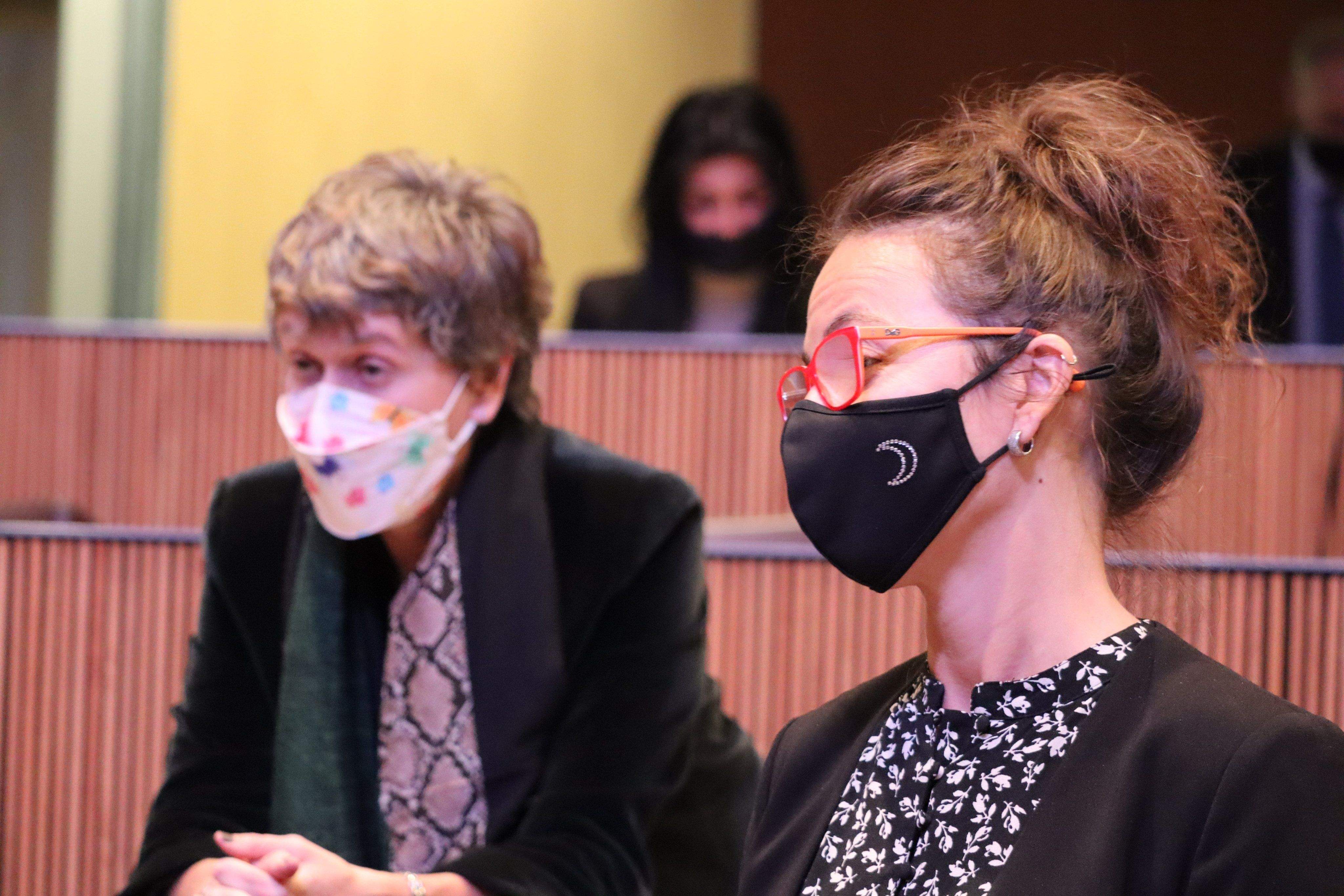 Judith Salazar i al fons Carine Montaner, dues de les protagonistes al debat d'aquest divendres.