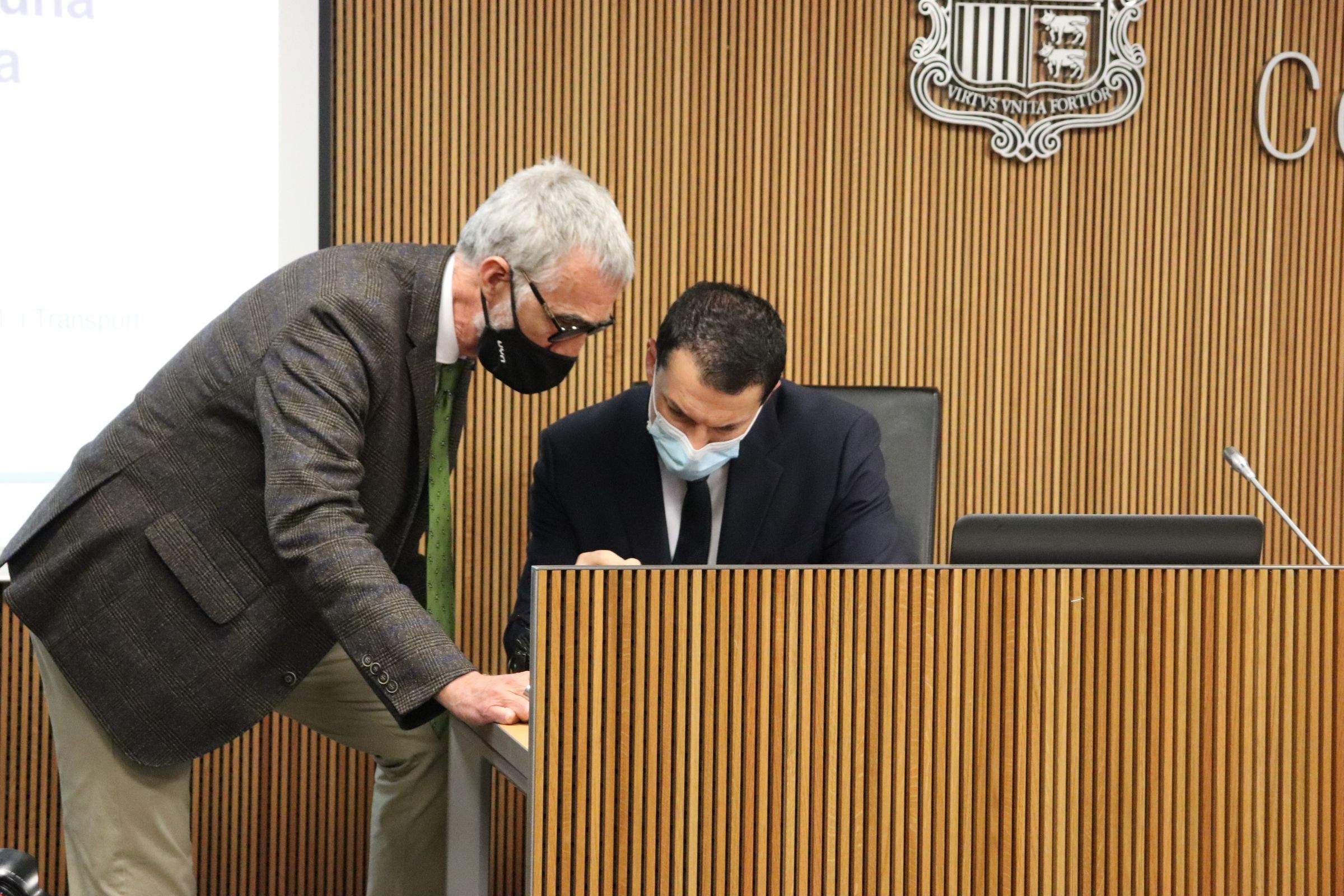 El ministre d'Economia, Jordi Gallardo, amb el Secretari d'Estat, Èric Bartolomé.