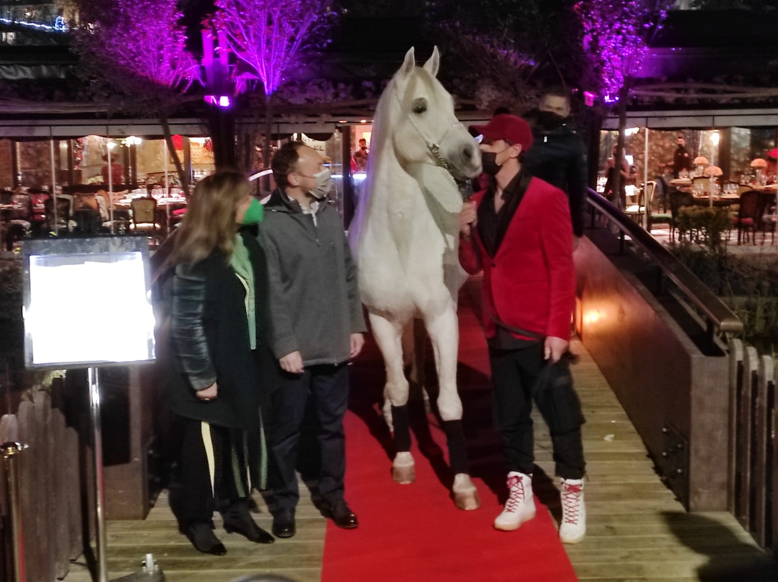 Marsol, Espot i Shangti amb el cavall protagonista de la inauguració.