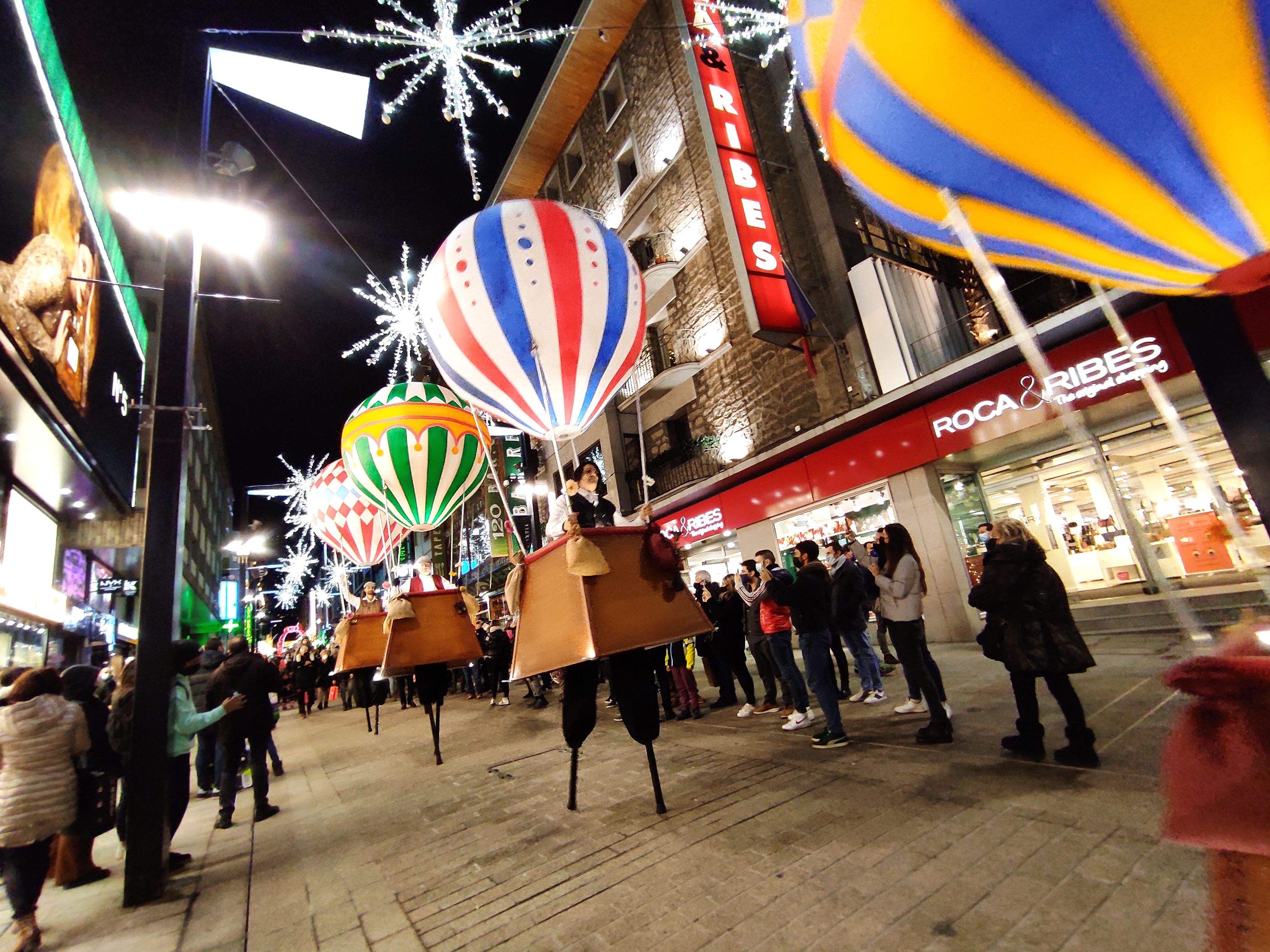 Els globus han estat fotografiats per totes bandes.