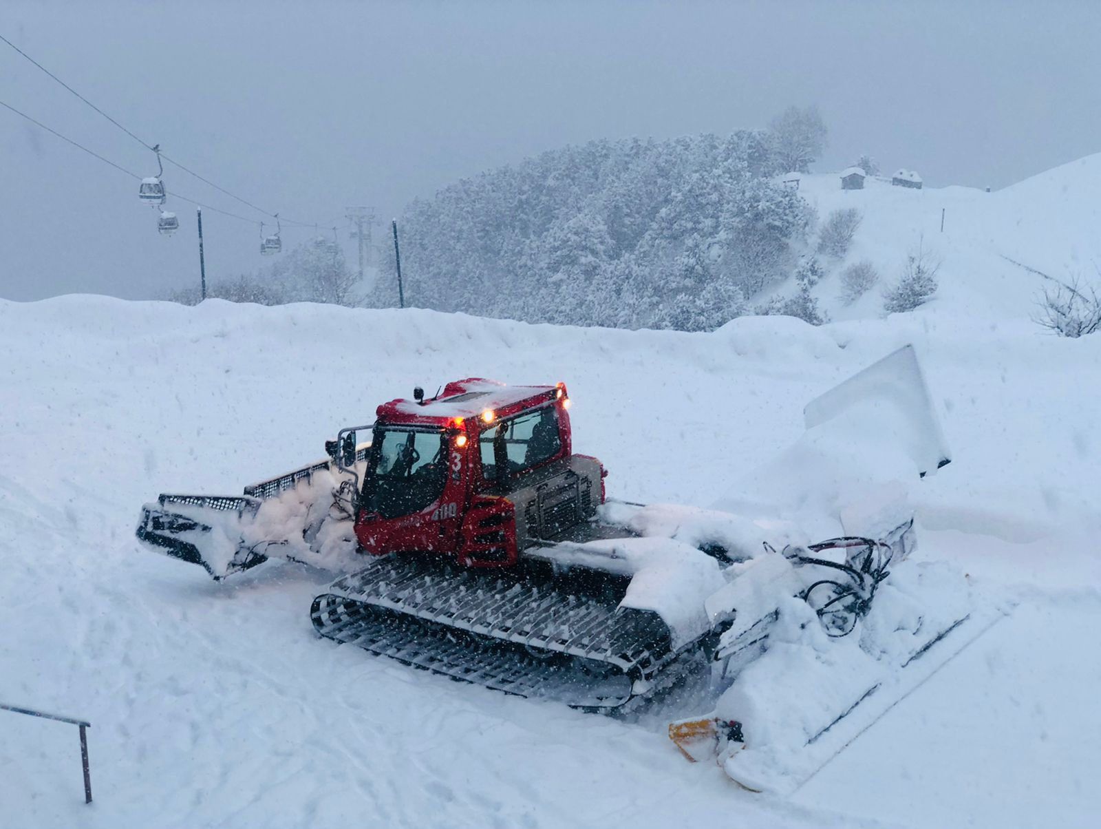 Una màquina treballant a Pal Arinsal.