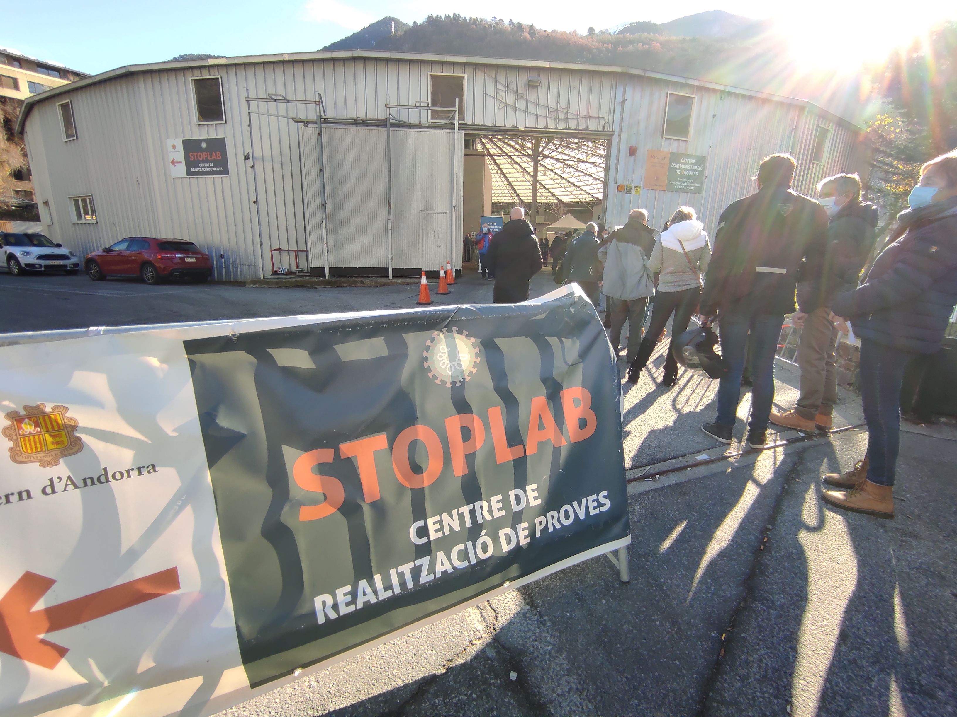 Cues aquest migdia al centre de vacunació.