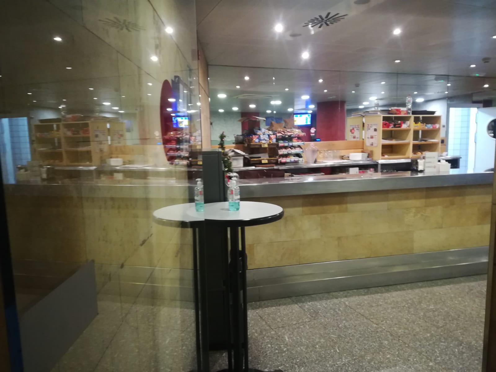 Interior del bar restaurant de Govern.