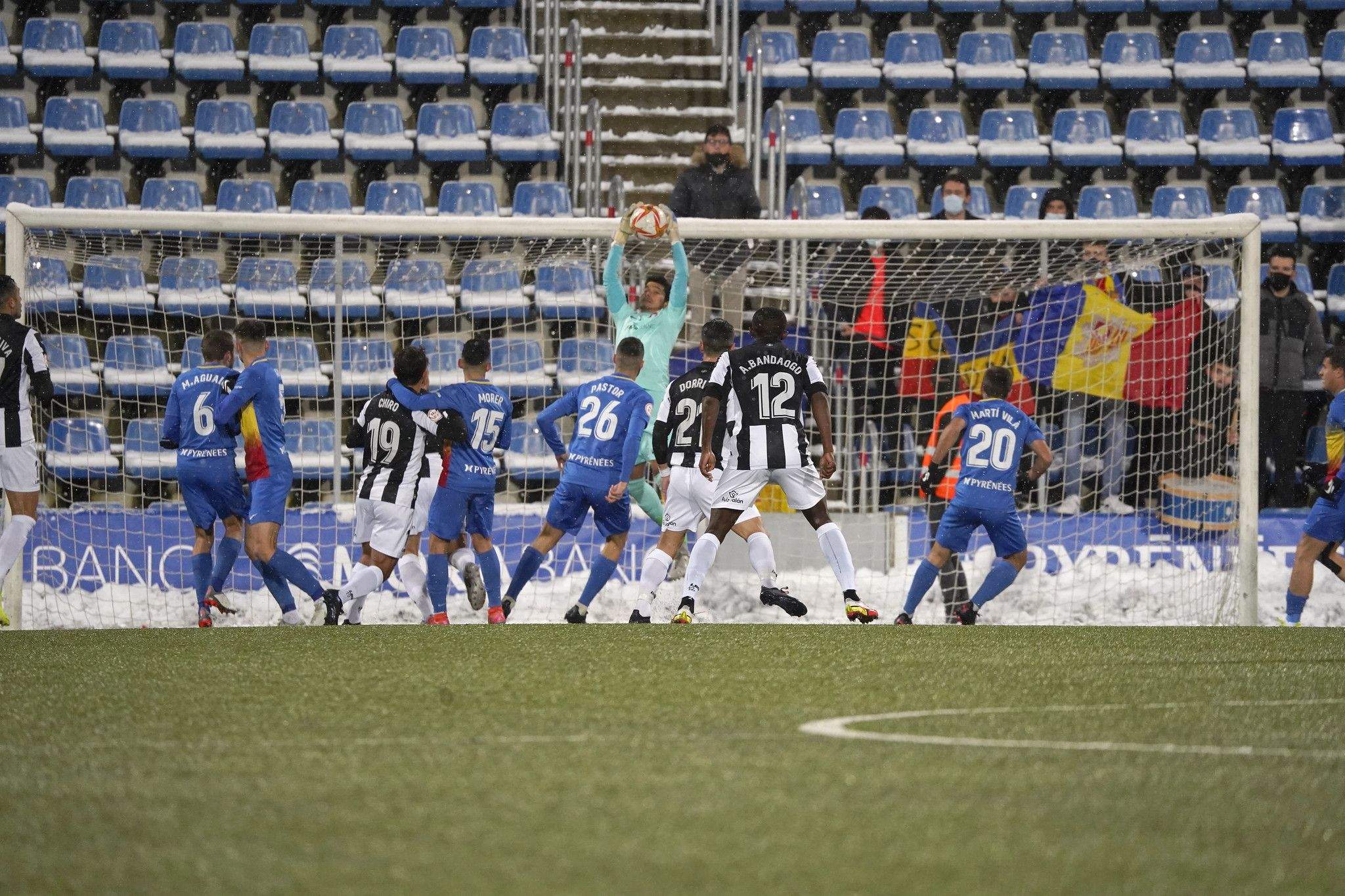Un instant del darrer duel de l'Andorra en Lliga al Nacional, contra el Linense (7-1).