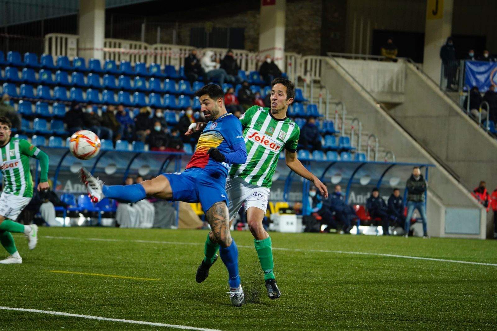 Un instant del darrer partit de l'FC Andorra el 2021, contra el Sanluqueño.
