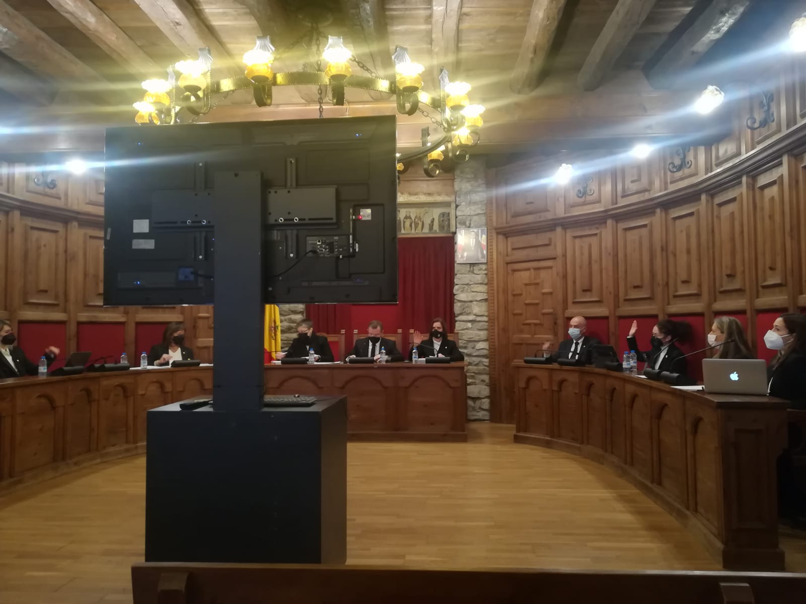 La sessió de comú s'ha fet en format presencial i telemàtic.