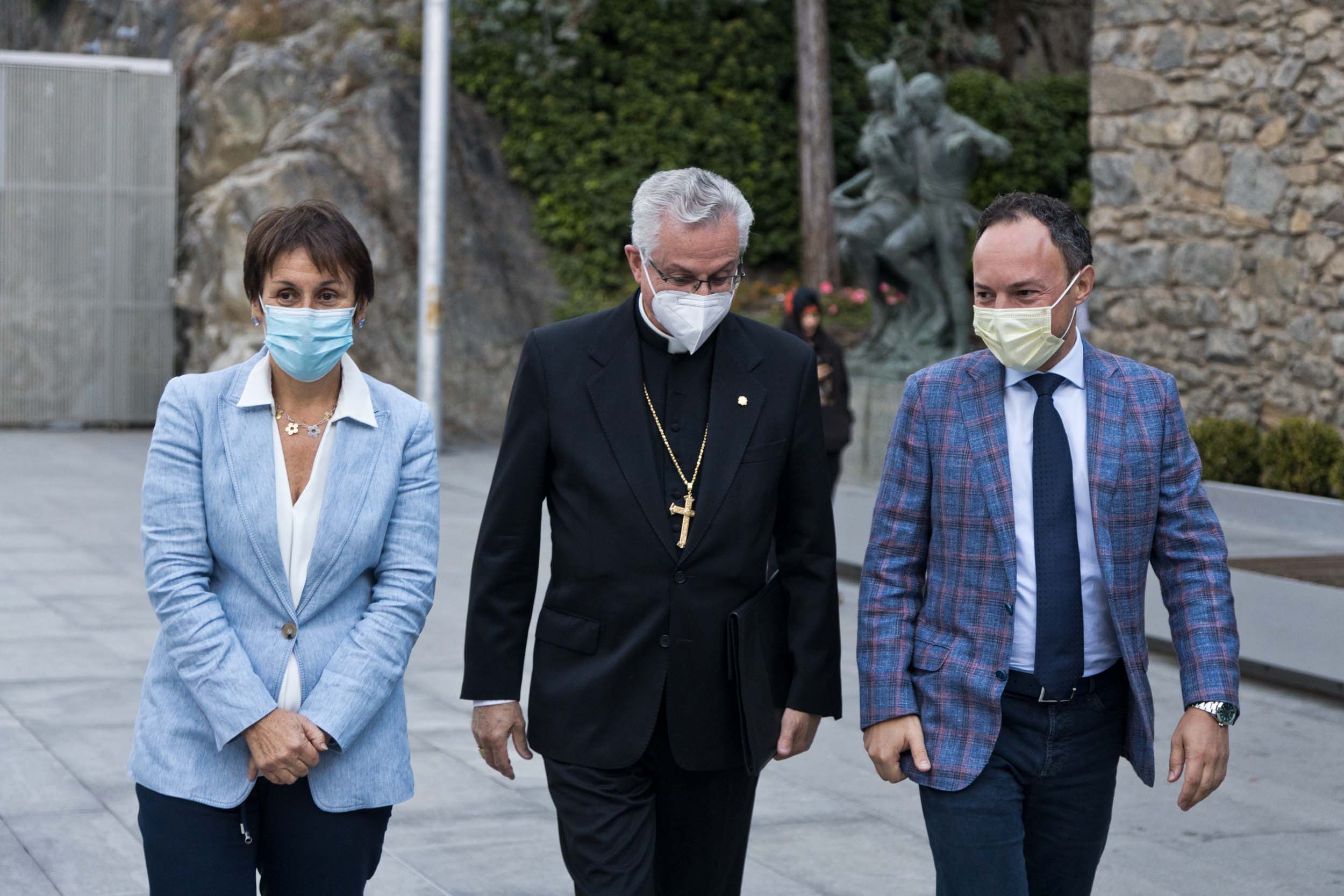 Roser Suñé, Joan-Enric Vives i Xavier Espot: es busca una solució institucional.