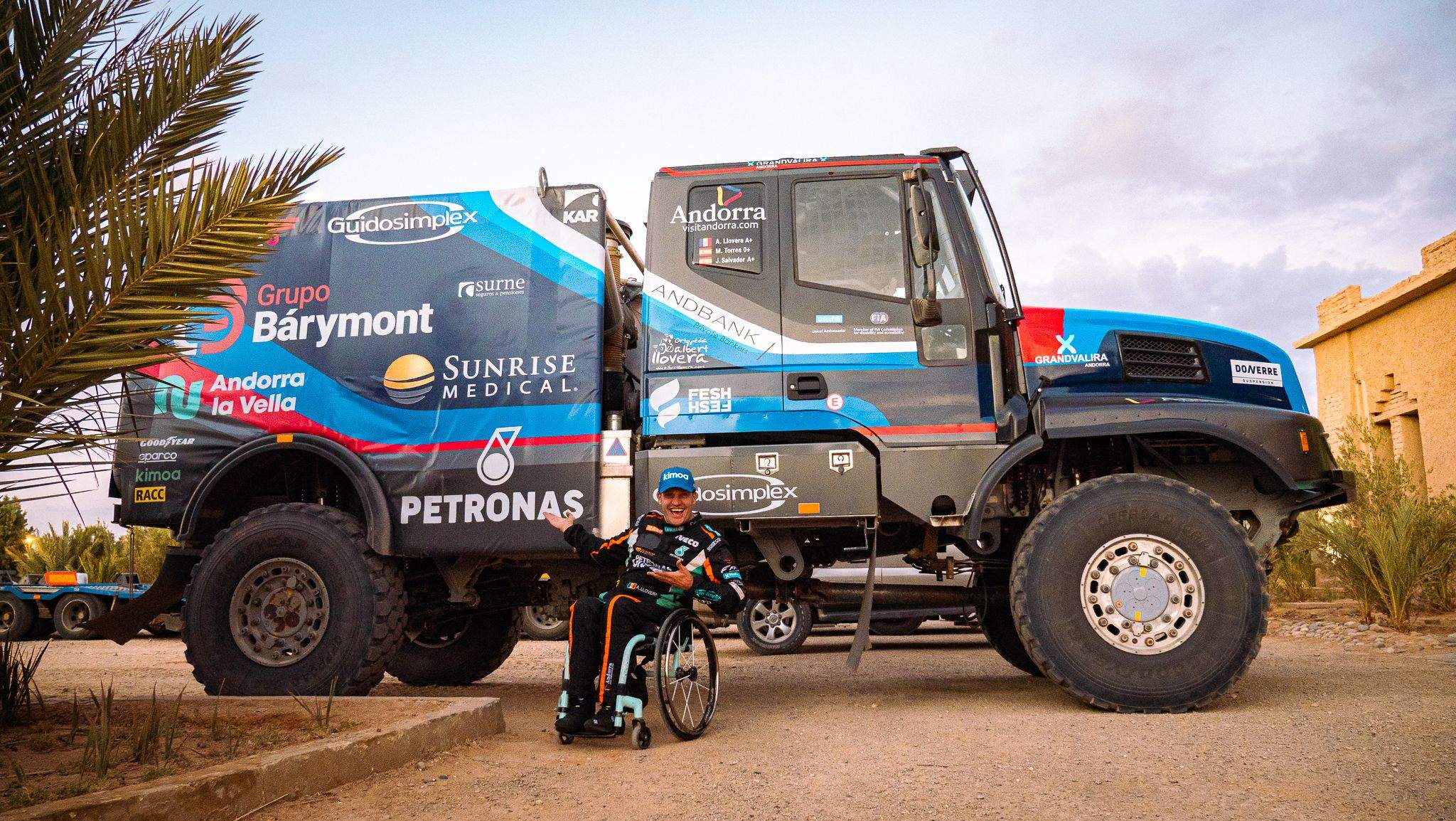 Albert Llovera amb el camió.