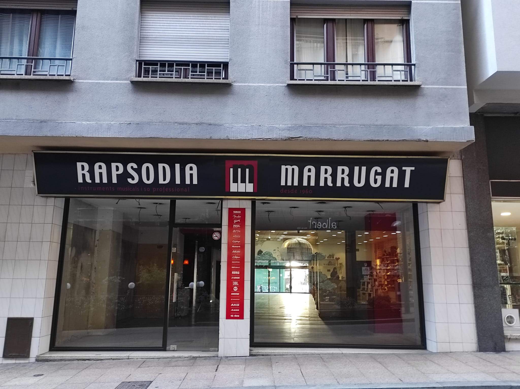 L'establiment, ja buit, que durant tants anys ha ocupat Marrugat a Riberaygua.