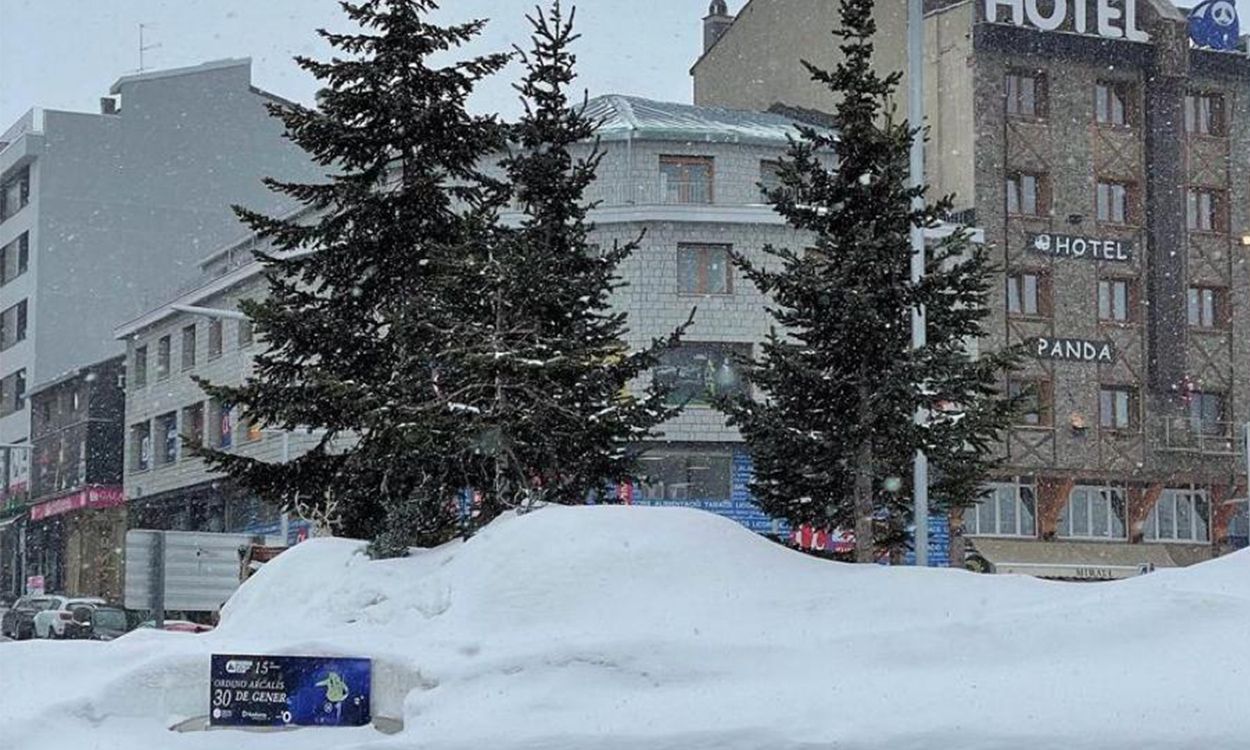Una estampa de la neu al Pas de la Casa.