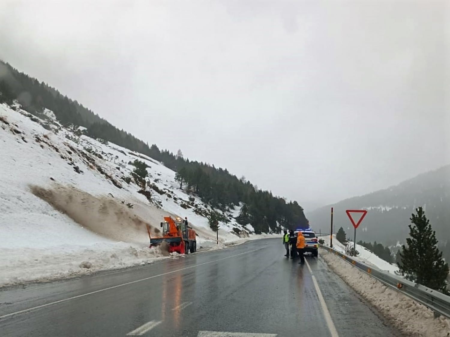 La carretera general 2, al seu pas entre Soldeu i Bordes d'Envalira.