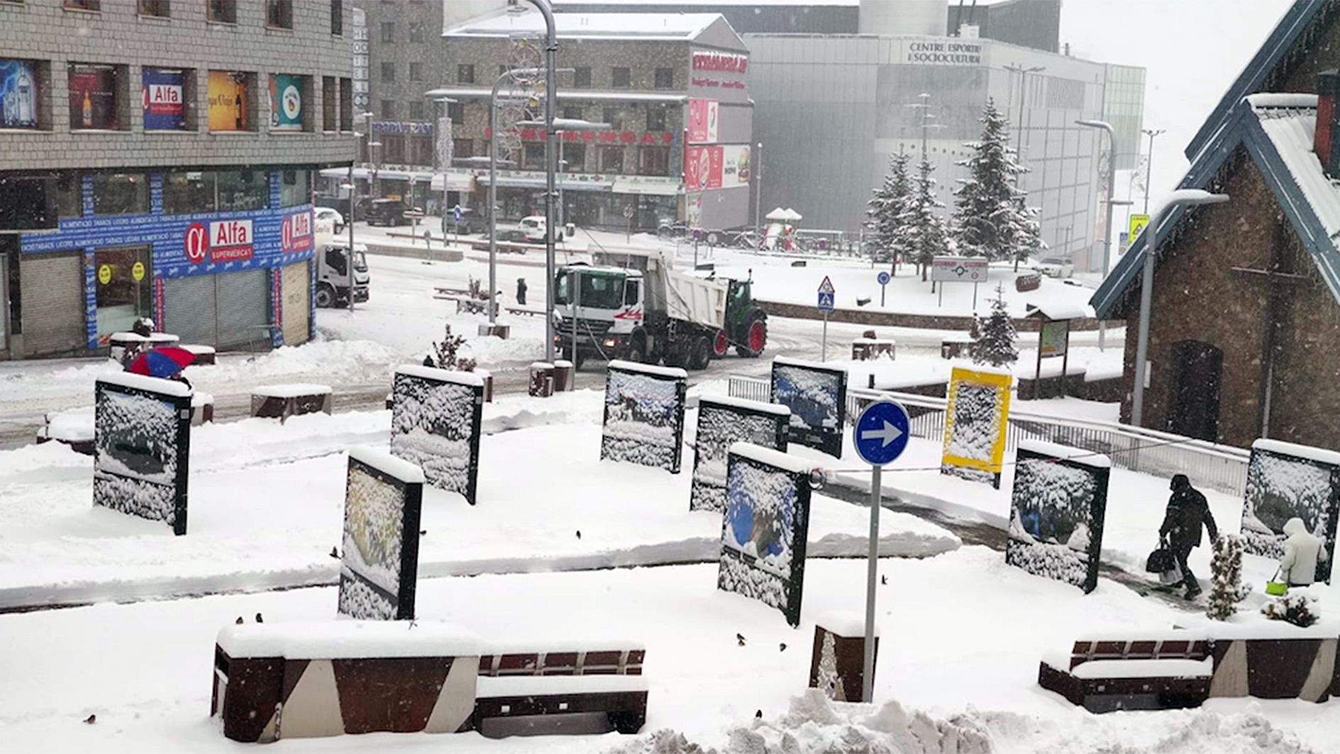 Una vista del centre del Pas, ben nevat. Una vista del centre del Pas, ben nevat.