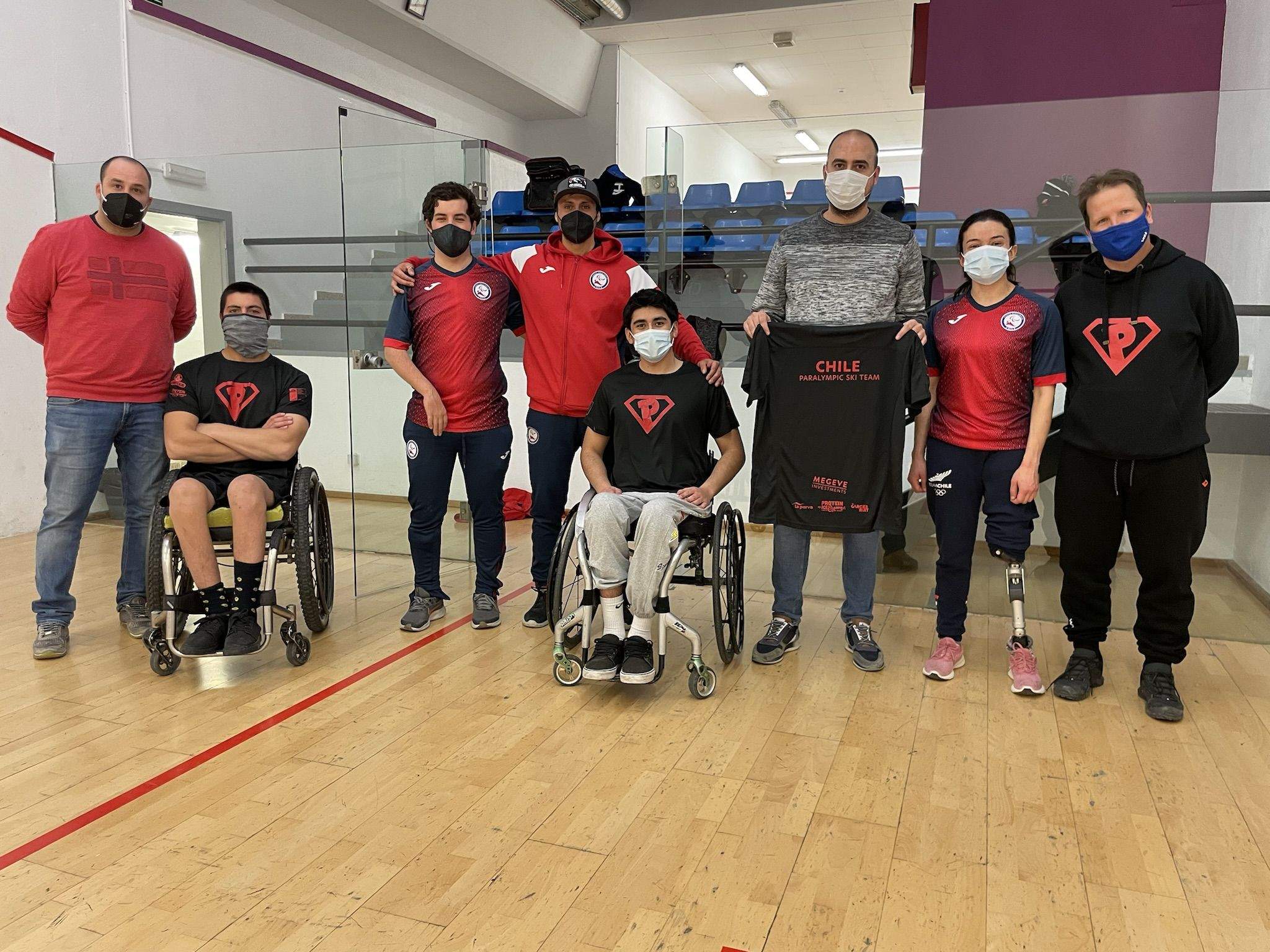 La delegació xilena, amb el conseller d'Esports, Xavier Fernández.