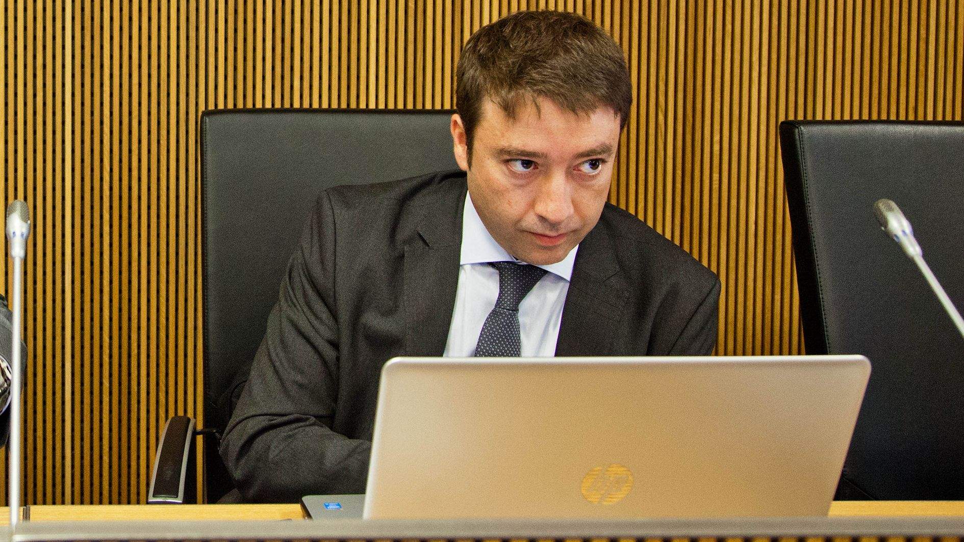 Albert Hinojosa durant una compareixença al Consell General el 2016.