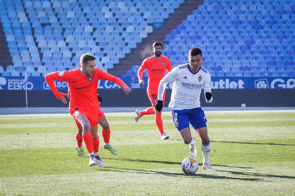 Aguado persegueix un dels jugadors del conjunt aragonès, en el qual el seu pare va militar molts anys.