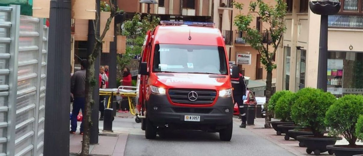 L'ambulància al lloc dels fets.