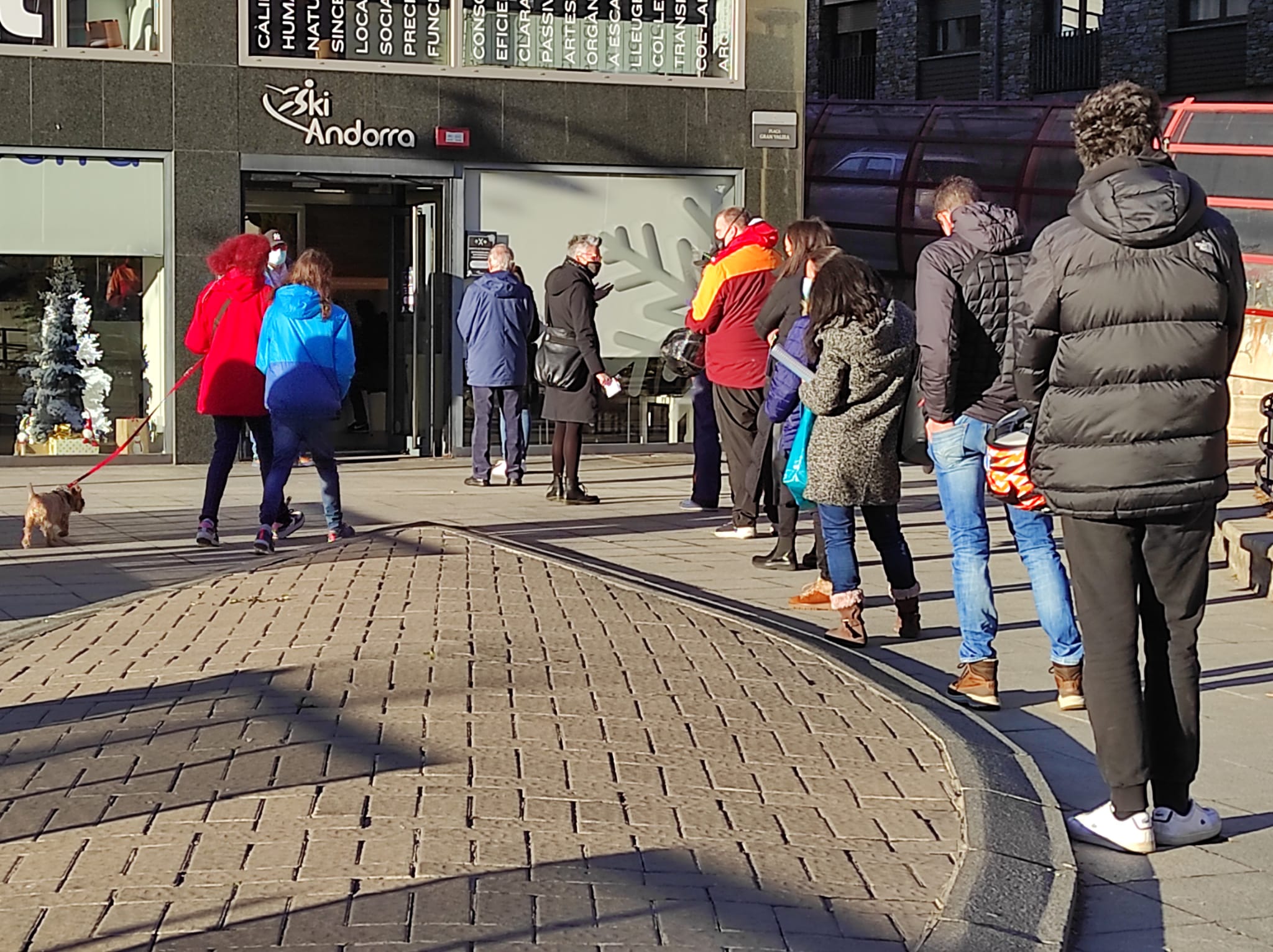 Cua a Ski Andorra per adquirir forfets.