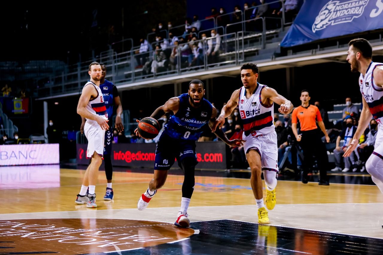 McIntyre entra a cistella durant el partit d'aquest diumenge.