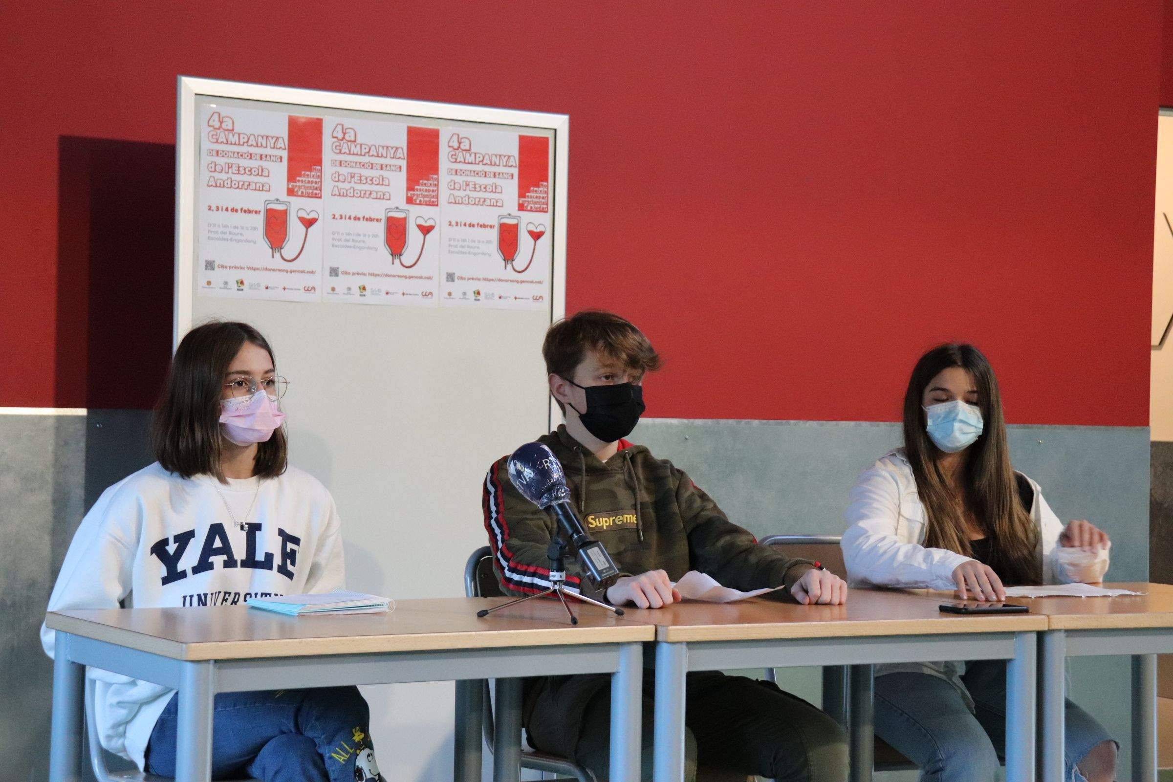 Els tres joves que han presentat la campanya de recollida de sang. Els tres joves que han presentat la campanya de recollida de sang.