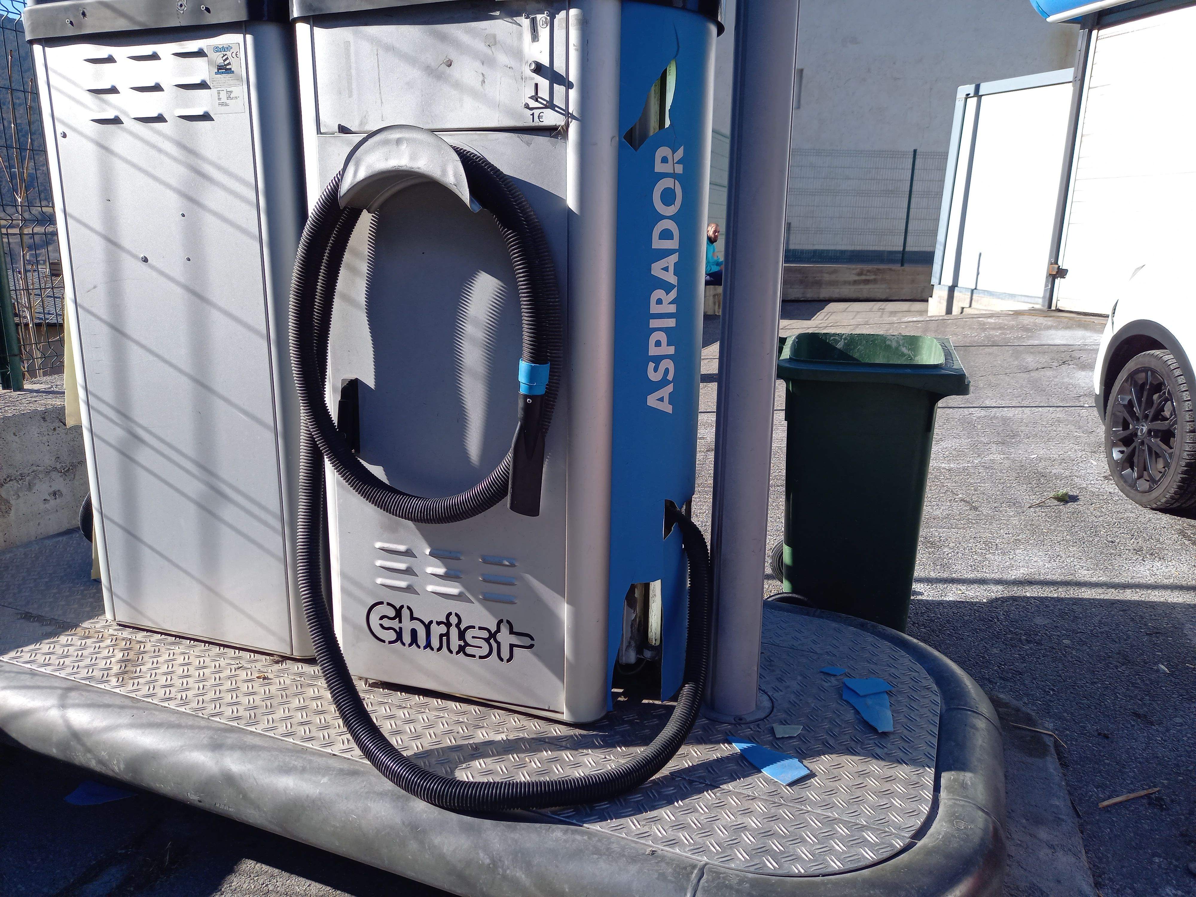 La màquina amb els desperfectes patits.