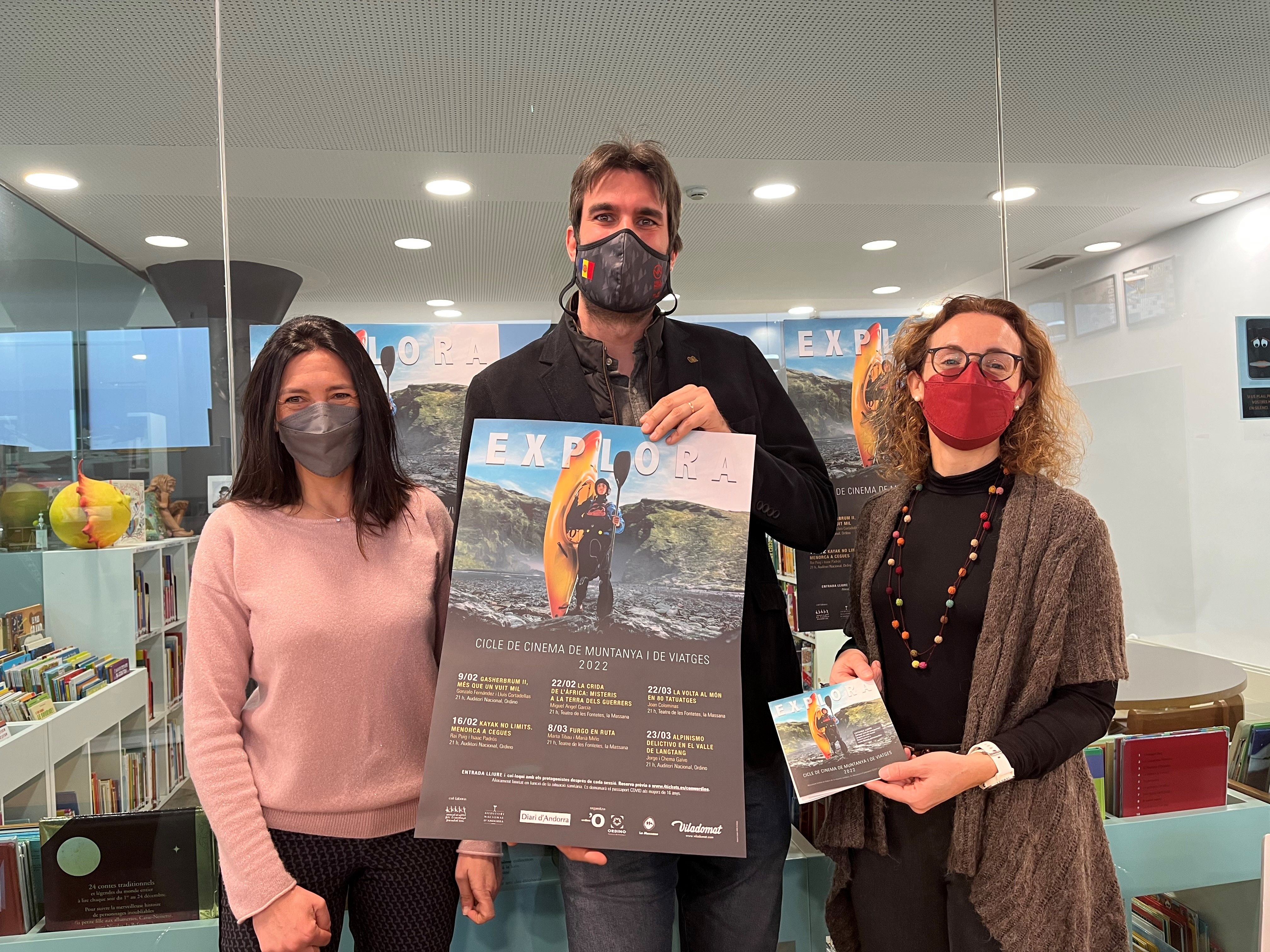 Els consellers de Cultura d'Ordino i la Massana, Eva Choy i Guillem Forné, i la responsable de màrqueting de Viladomat Esports, Marta Palau.