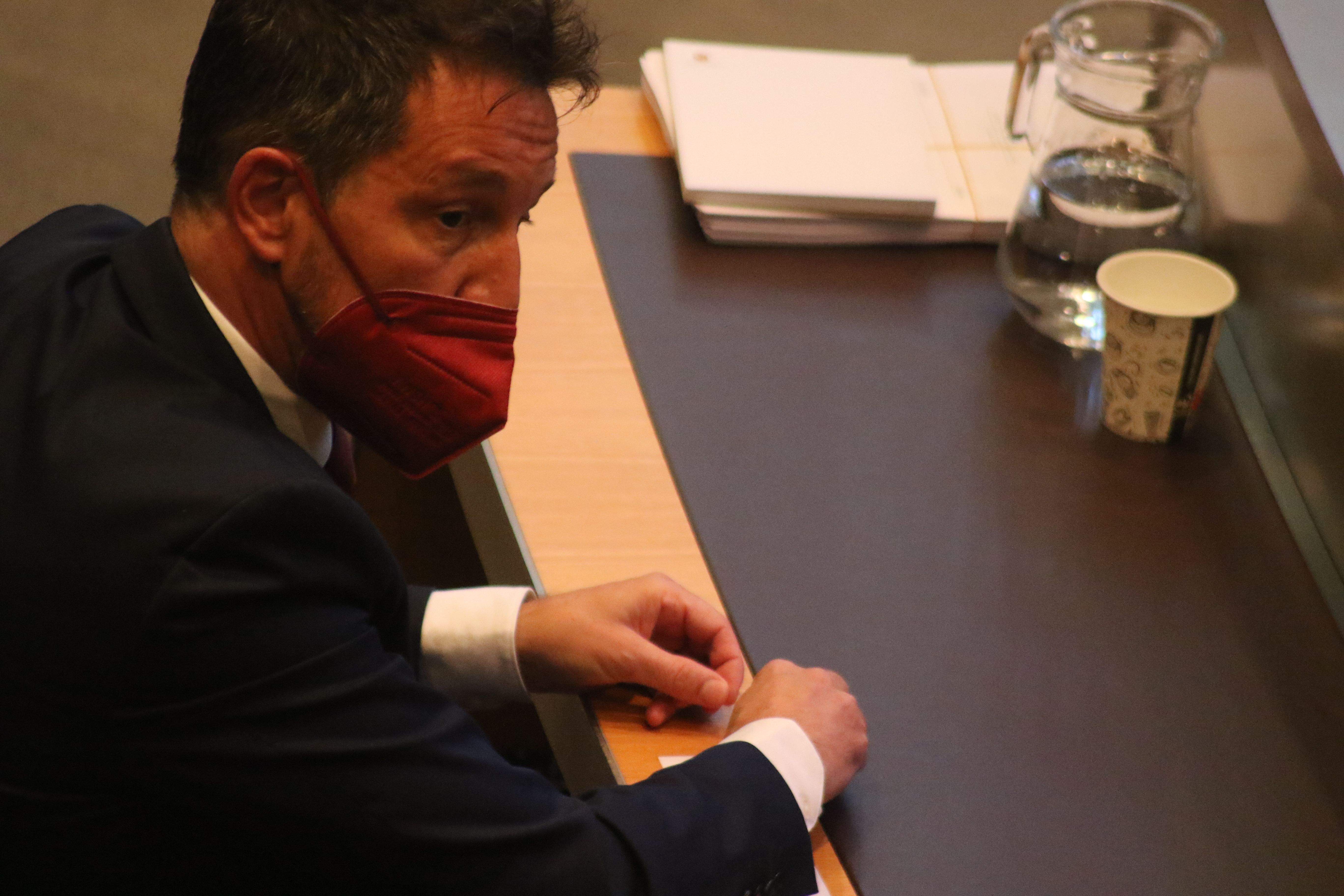 Pere López al seu escó, durant una sessió del Consell General.