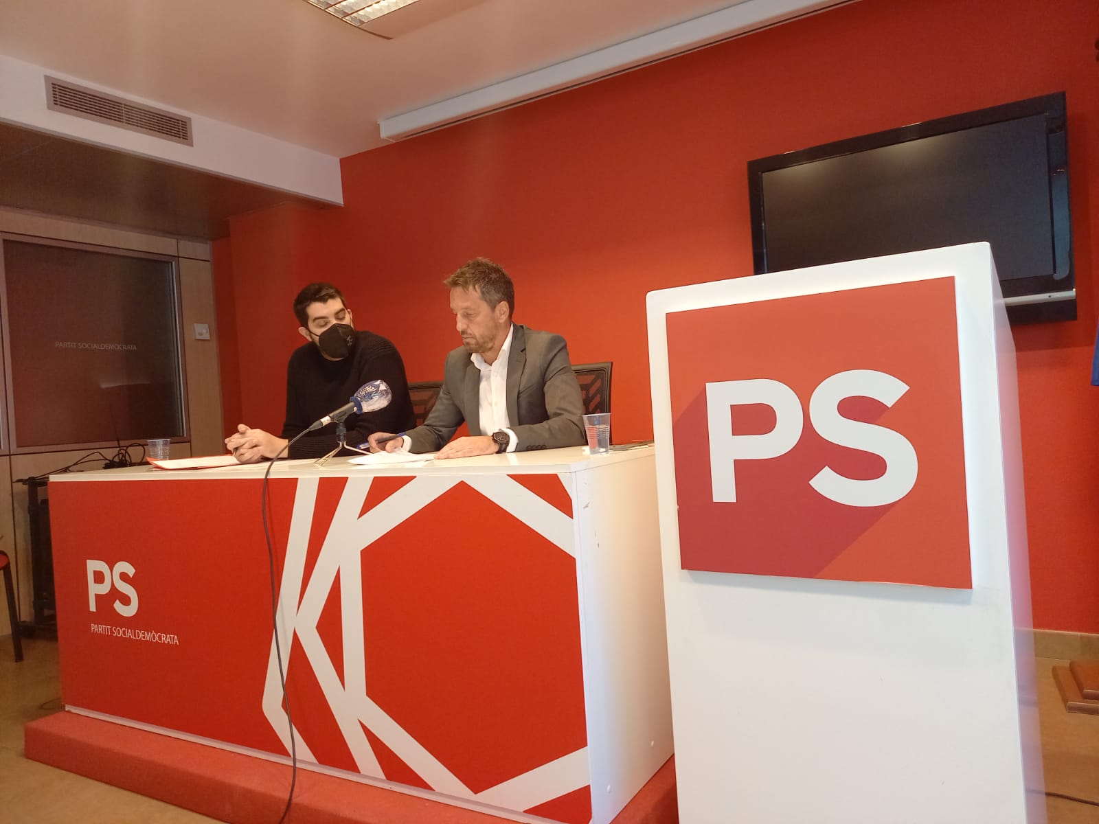 Baró i López durant la roda de premsa.