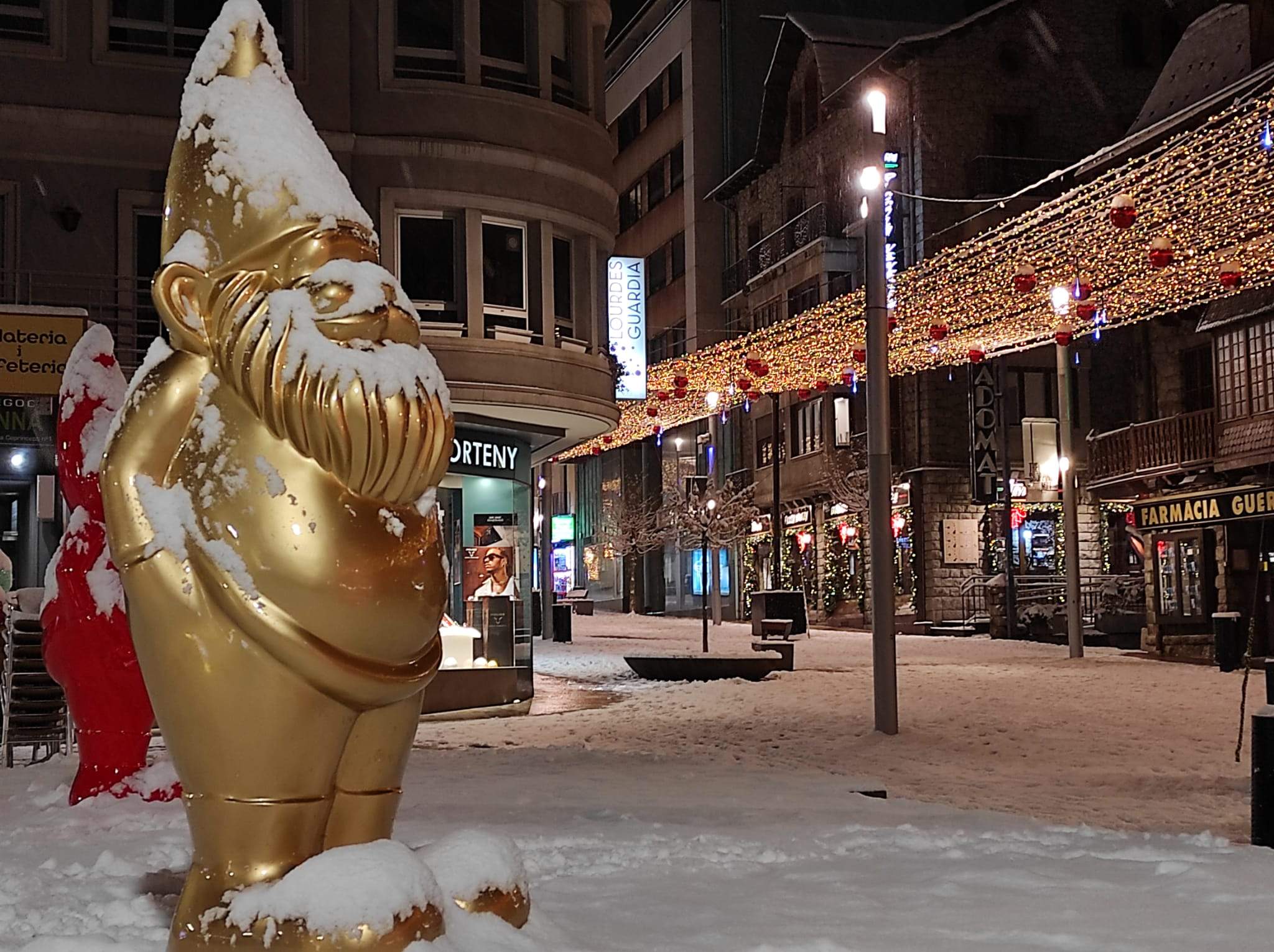 Un dels nans a la plaça Coprínceps.