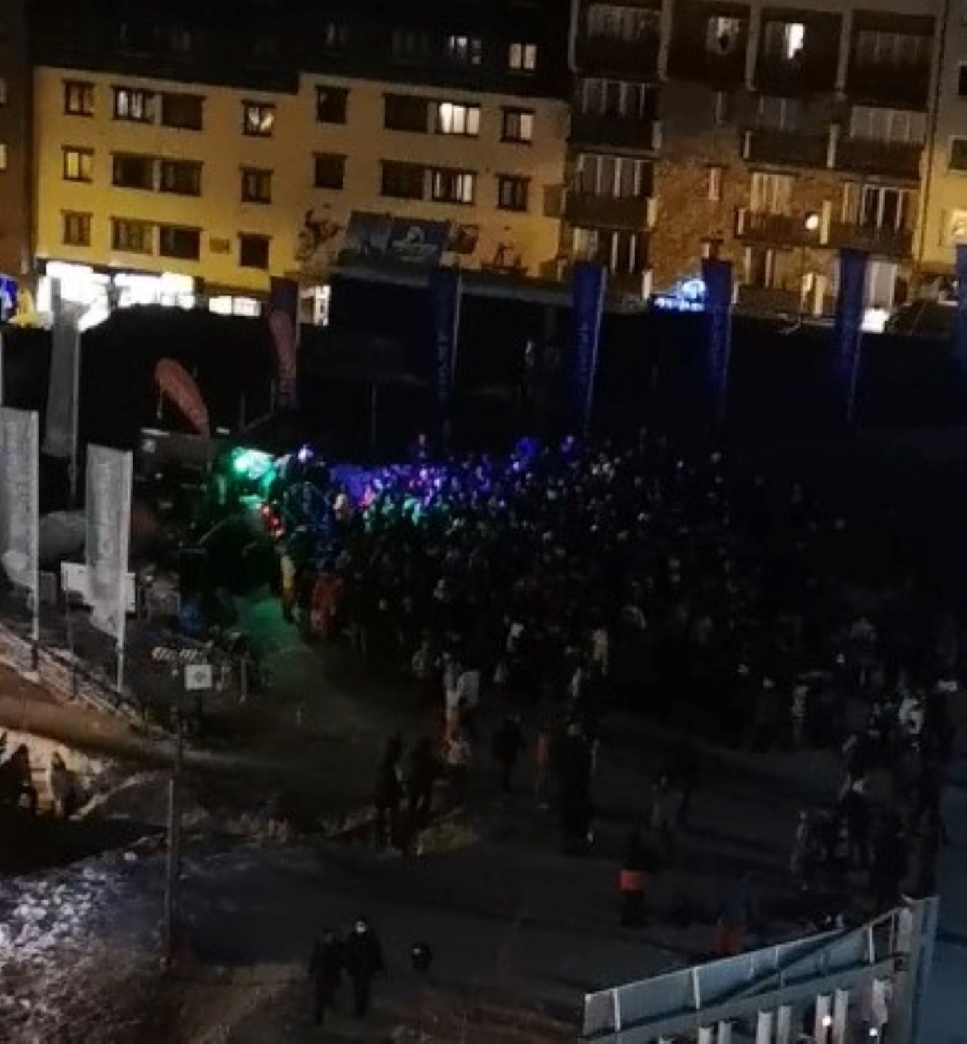 A la festa hi participen desenes de persones, més de cent segur.