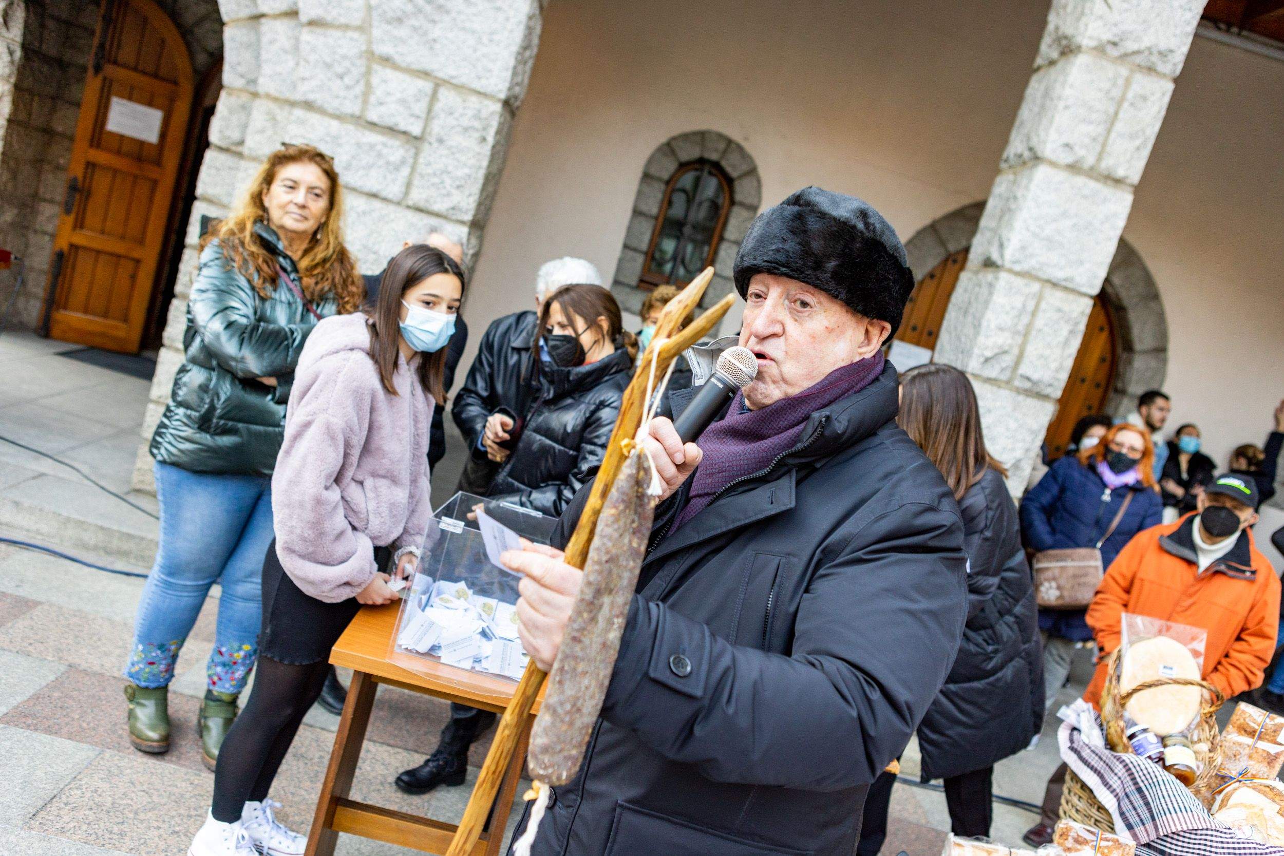 Antoni Vidal fent el sorteig.