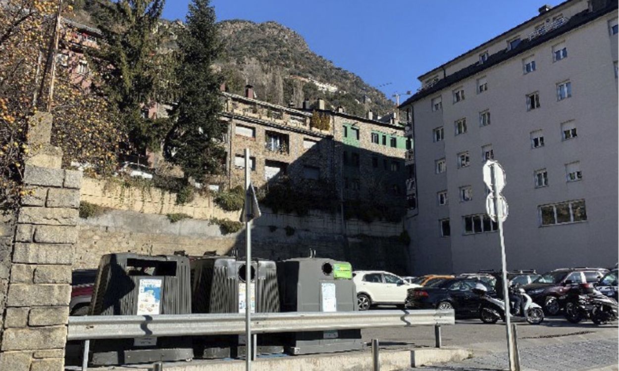 Parcel·la a l'avinguda del Pessebre on s'ubicaran els pisos socials. Parcel·la a l'avinguda del Pessebre on s'ubicaran els pisos socials.