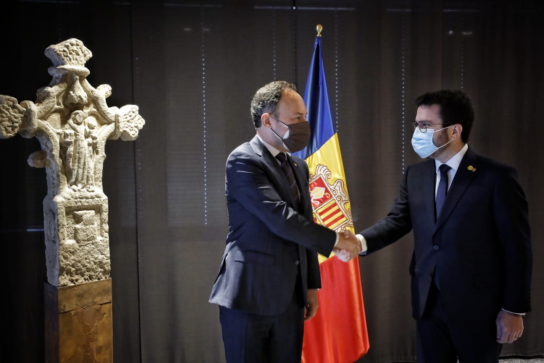 Espot saluda Aragonés en la visita oficial del president de la Generalitat a Andorra.
